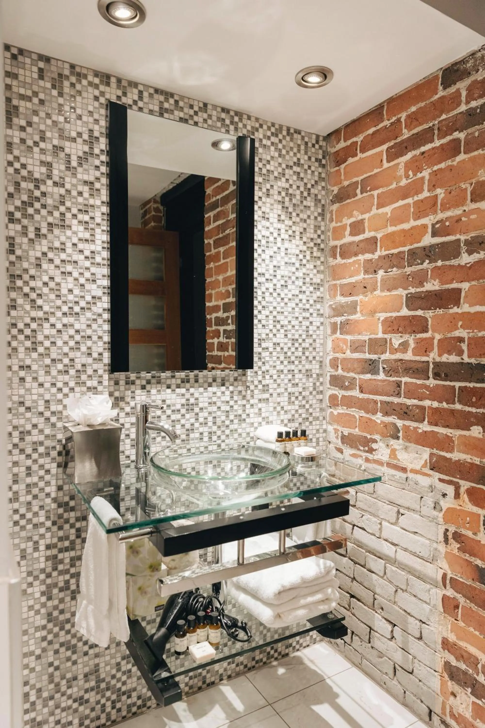 Bathroom in Lofts du Vieux-Port by Gray Collection