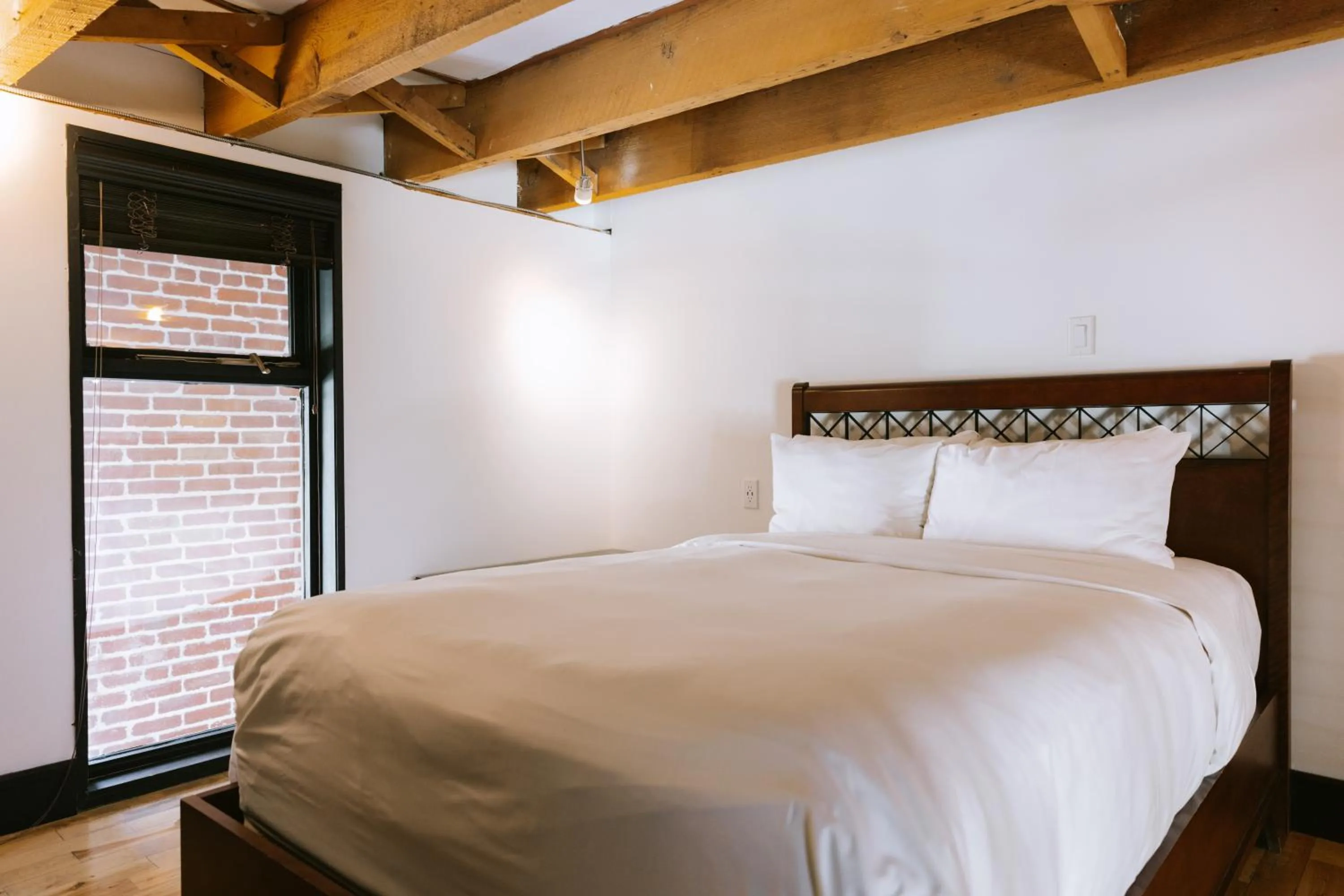 Bed in Lofts du Vieux-Port by Gray Collection