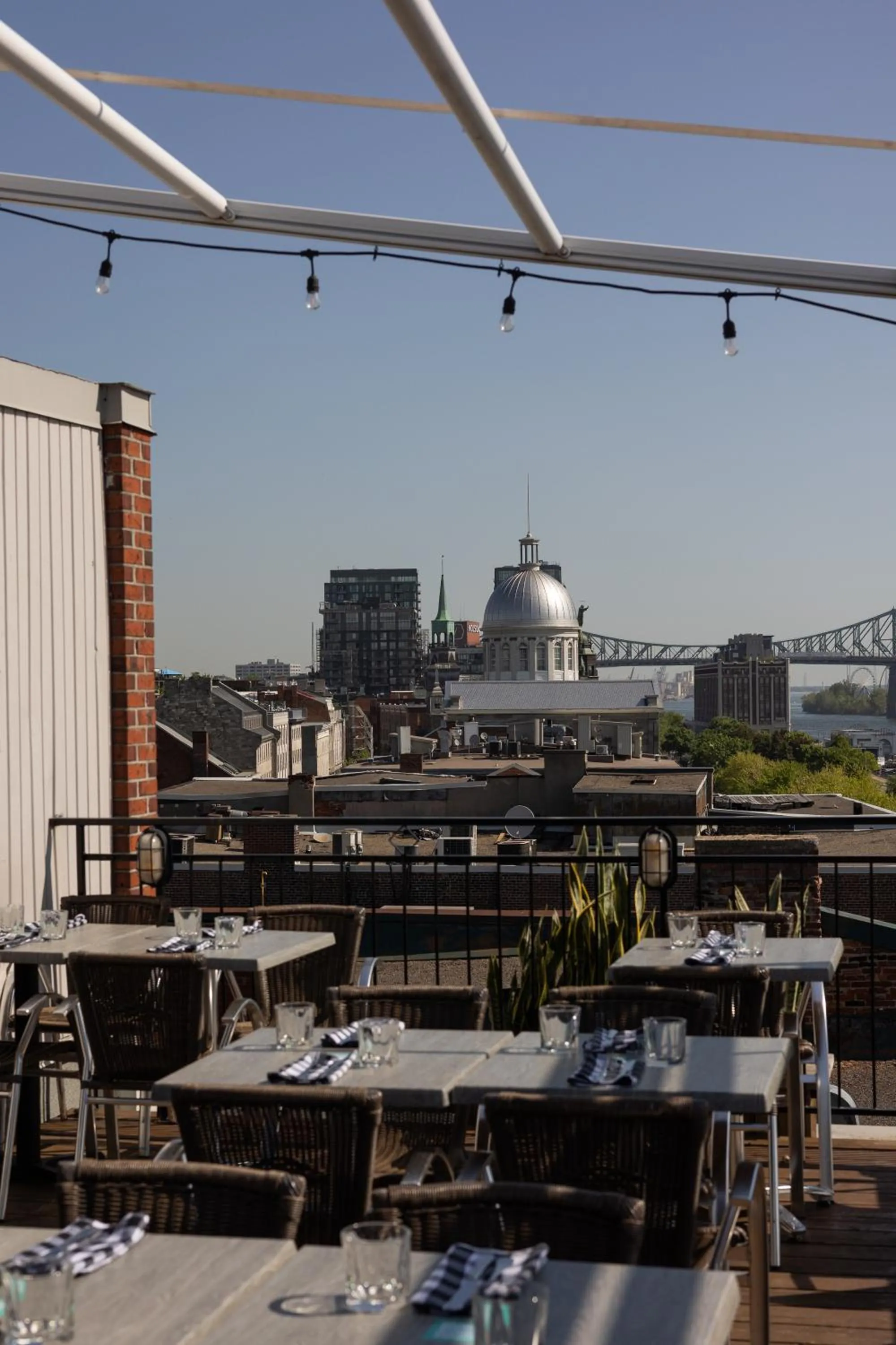 Restaurant/places to eat in Lofts du Vieux-Port by Gray Collection