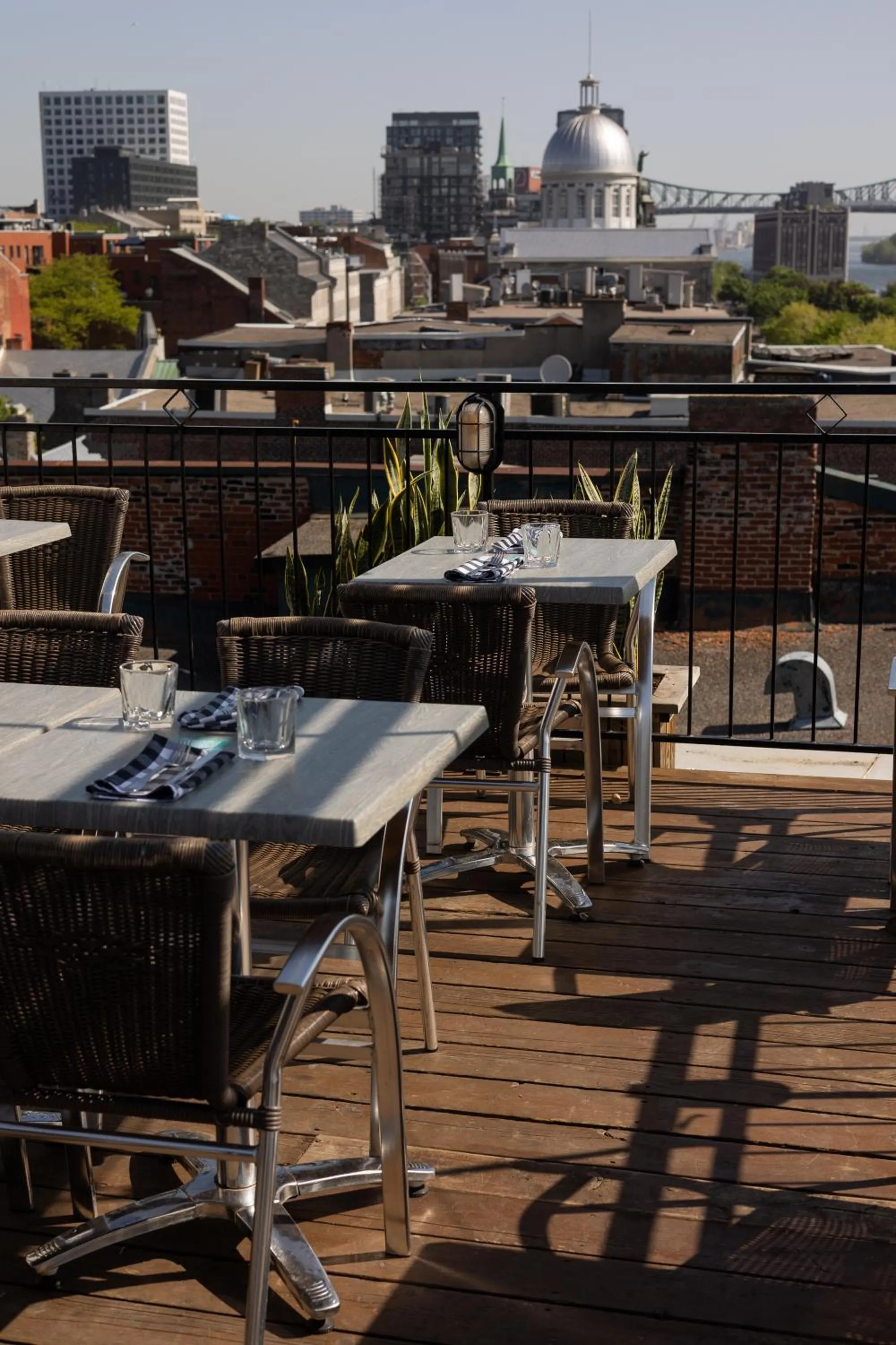 Restaurant/places to eat in Lofts du Vieux-Port by Gray Collection