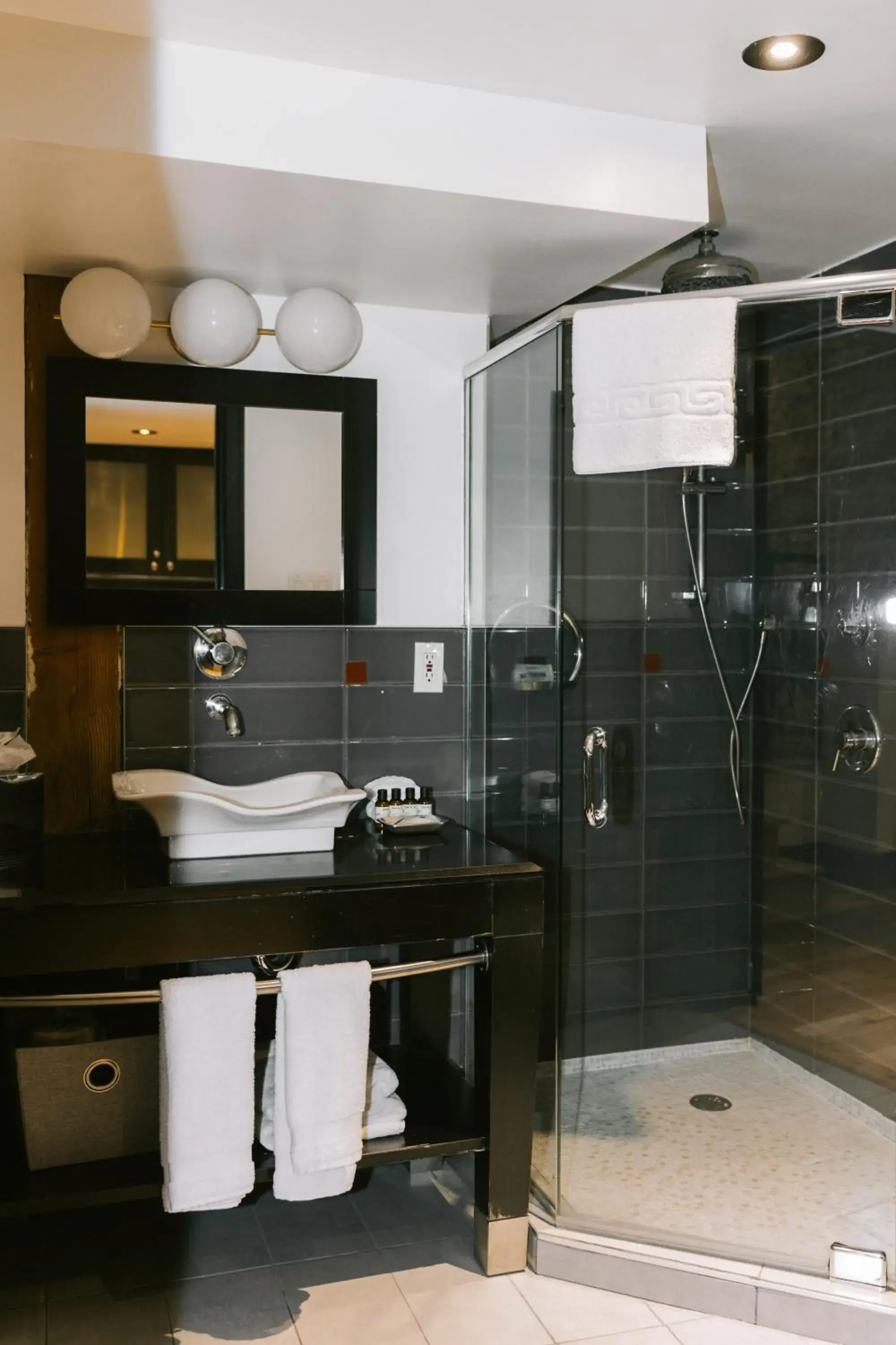 Deluxe Loft in Lofts du Vieux-Port by Gray Collection Deluxe Loft in Lofts du Vieux-Port by Gray Collection