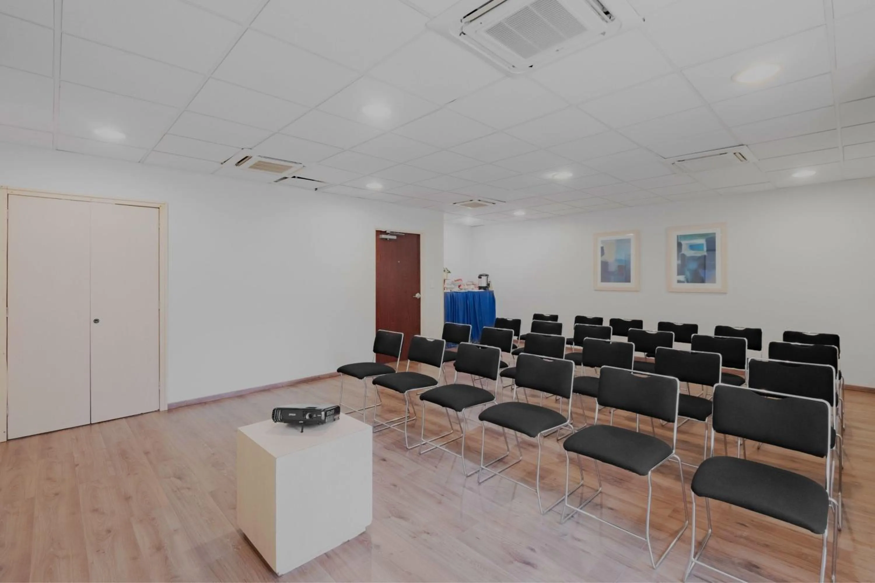 Meeting/conference room in City Express by Marriott Minatitlán