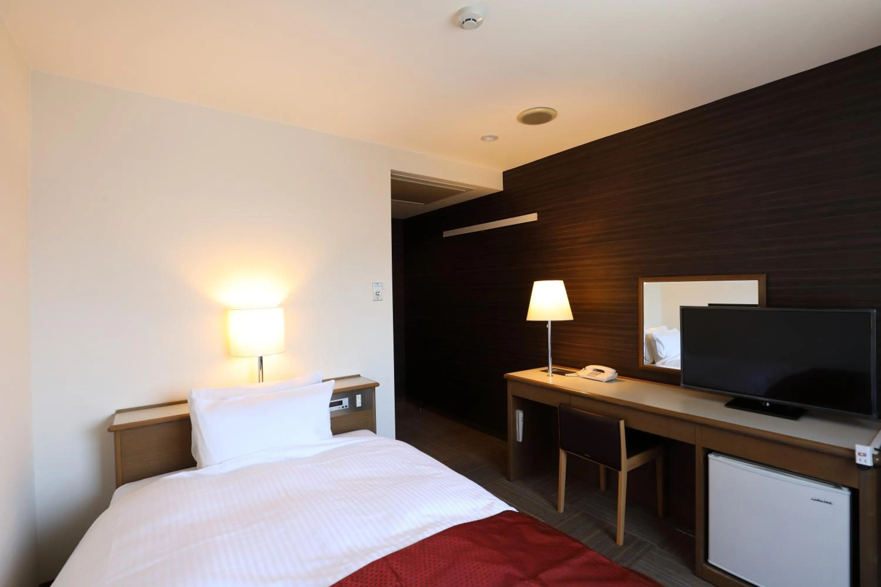 Bedroom, Bed in Hotel Leon Hamamatsu