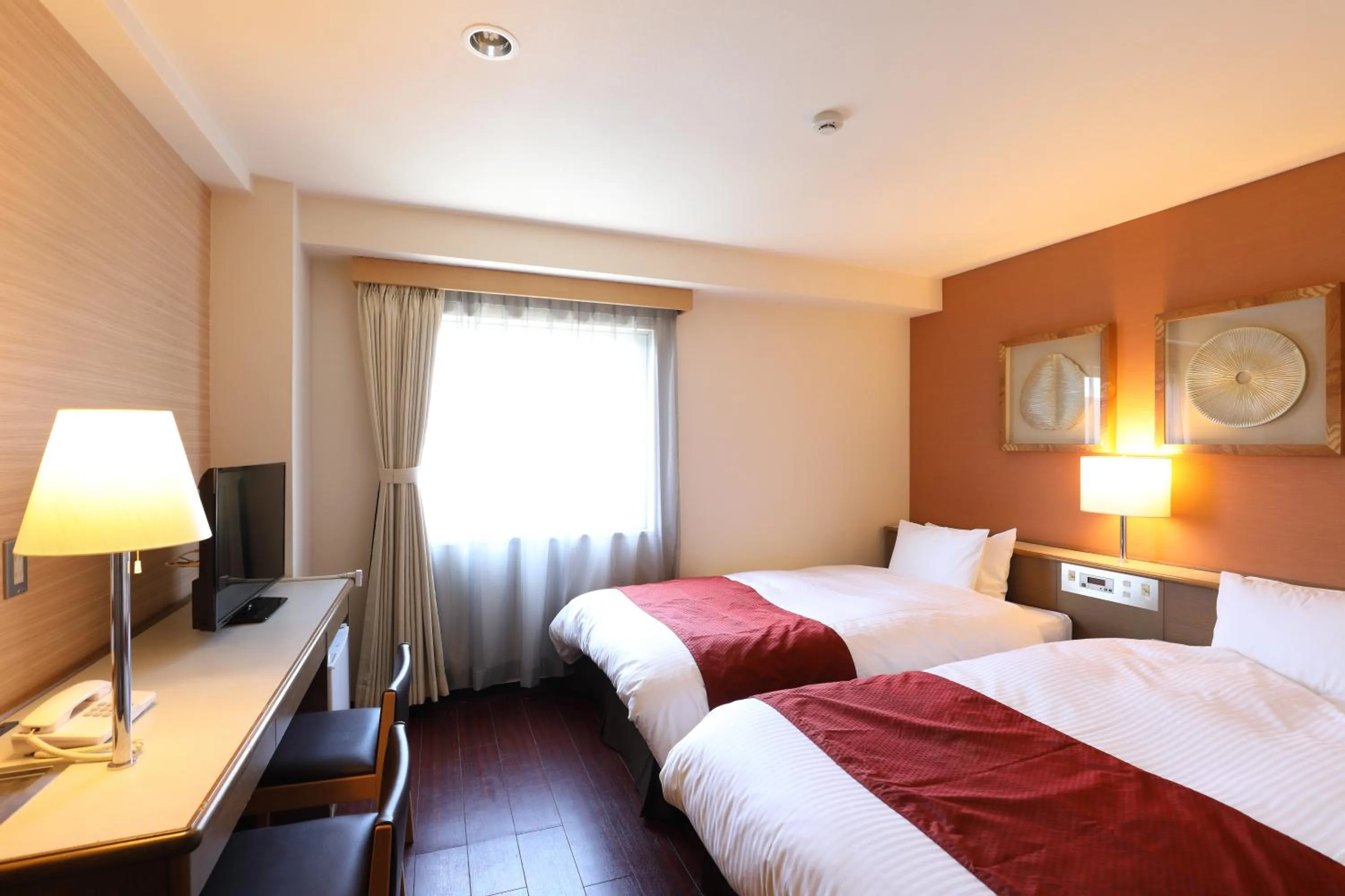 Bedroom, Bed in Hotel Leon Hamamatsu