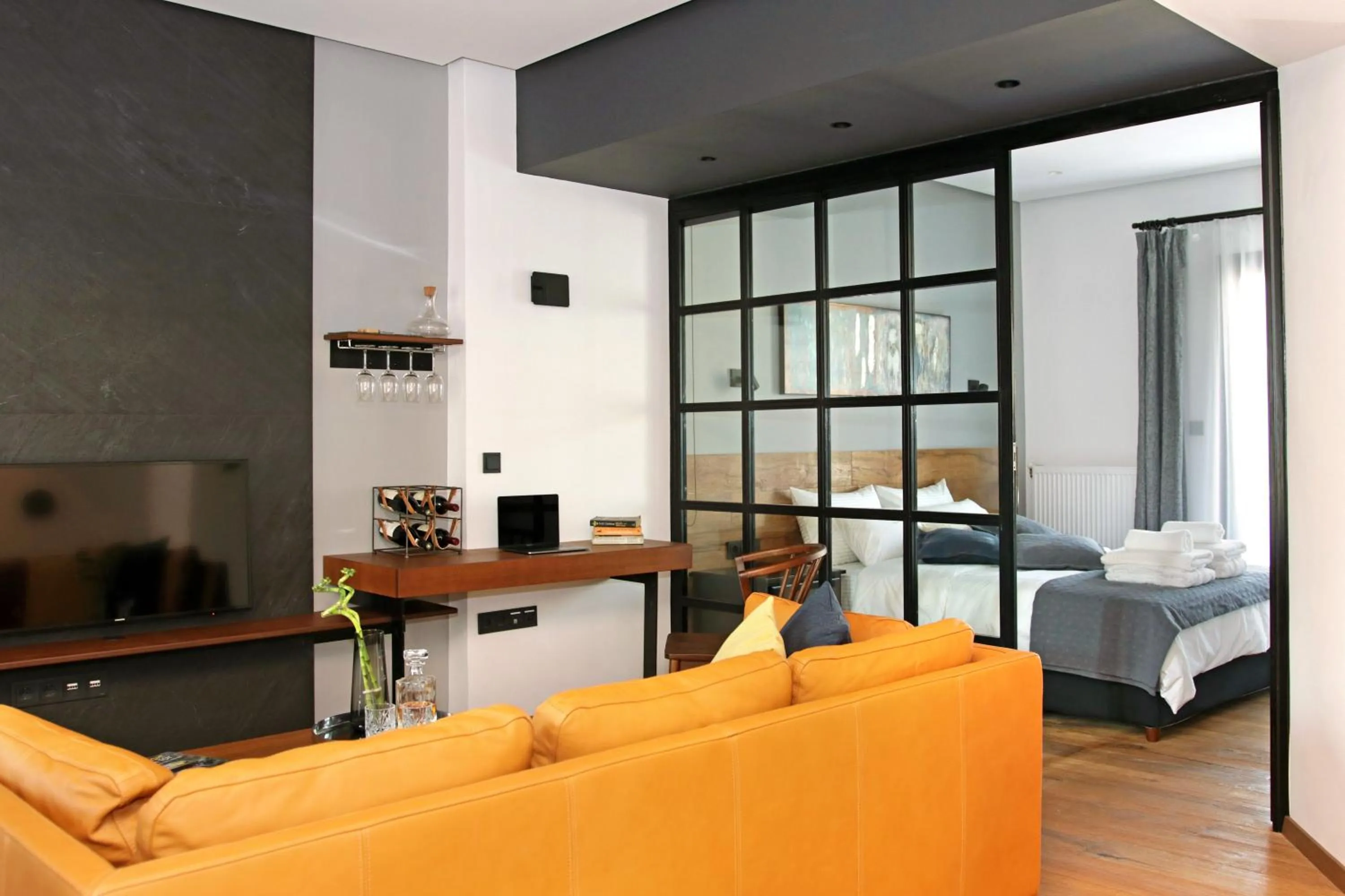 Bed in The 4 Travellers Thessaloniki