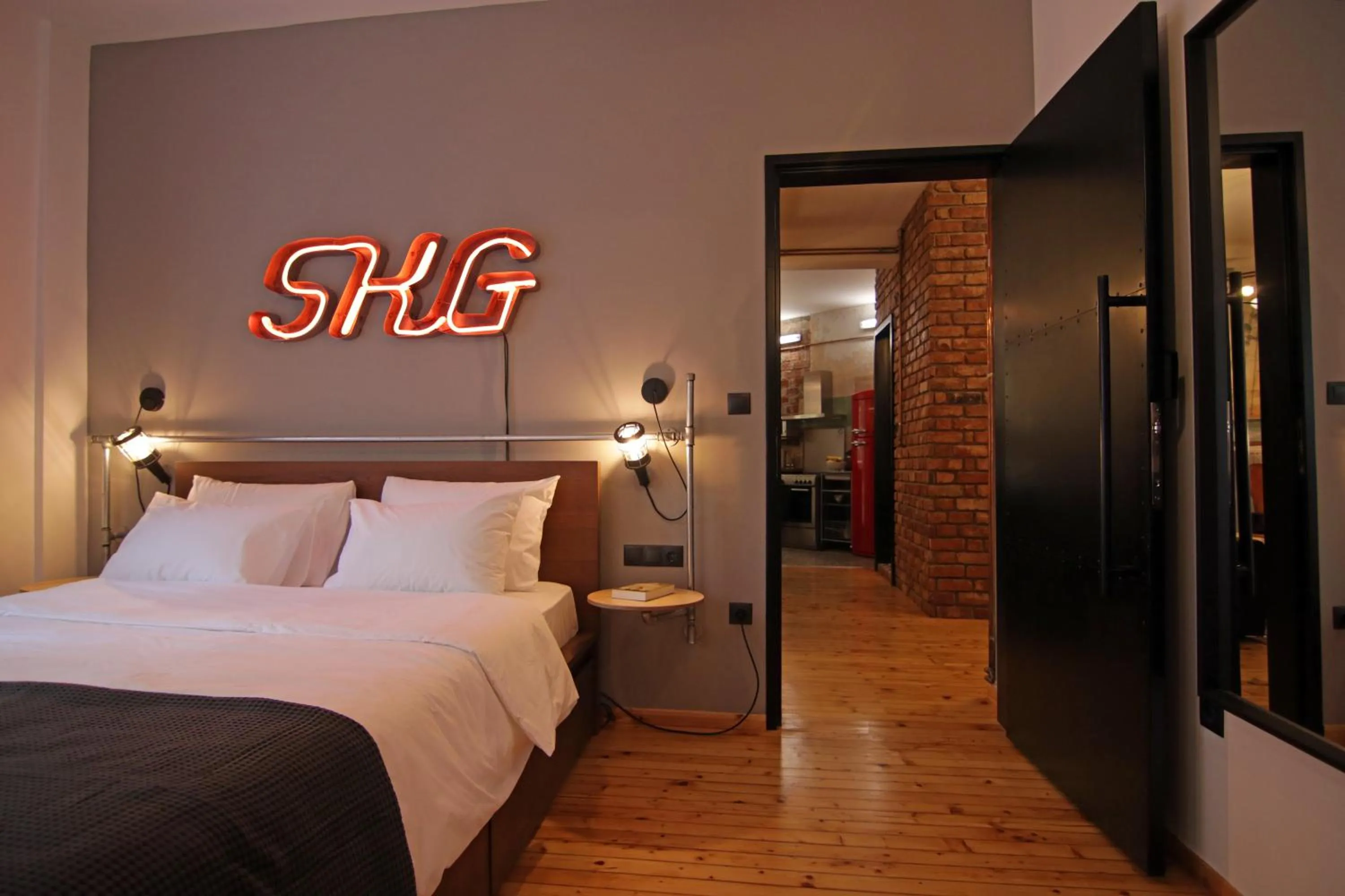 Bed in The 4 Travellers Thessaloniki