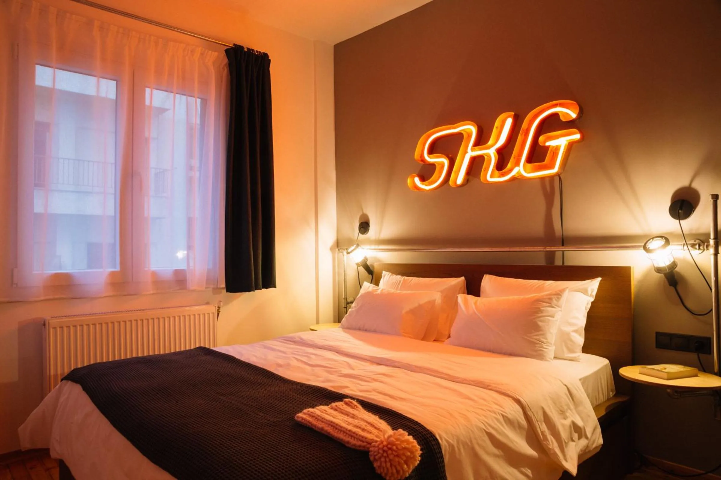 Bed in The 4 Travellers Thessaloniki