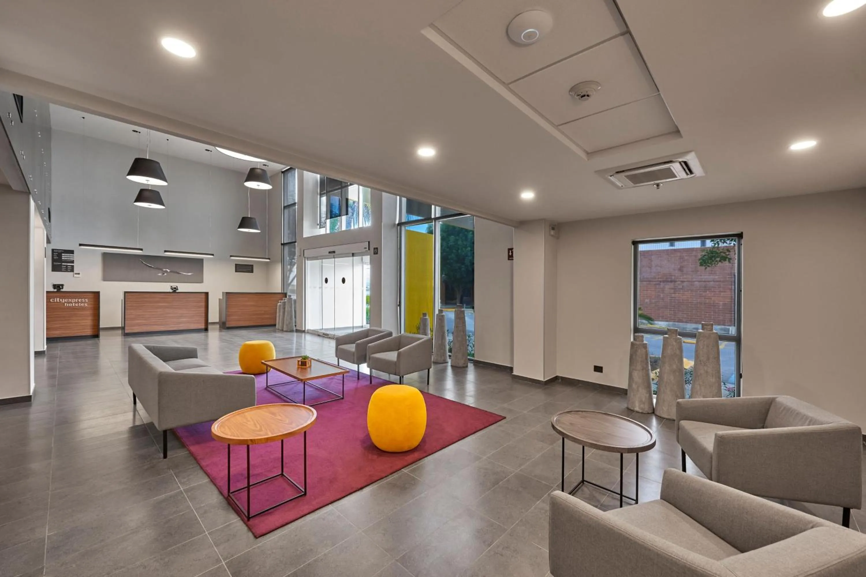 Living room in City Express by Marriott Monterrey Aeropuerto