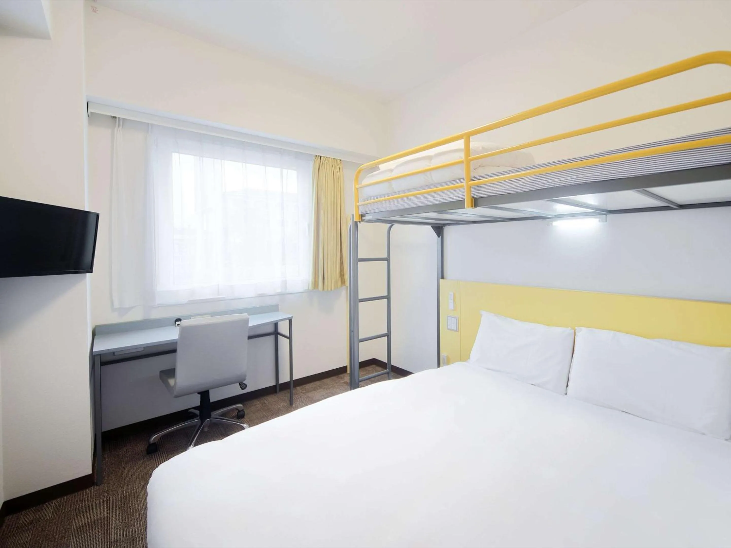 Bedroom, Bed in Chisun Inn Tosu