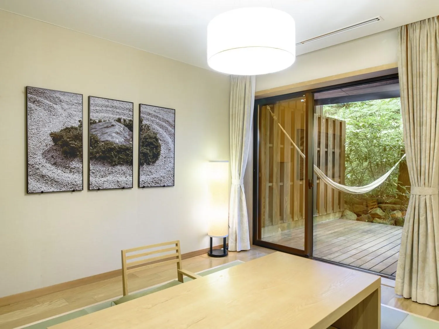 Seating area in Hakone Suishoen