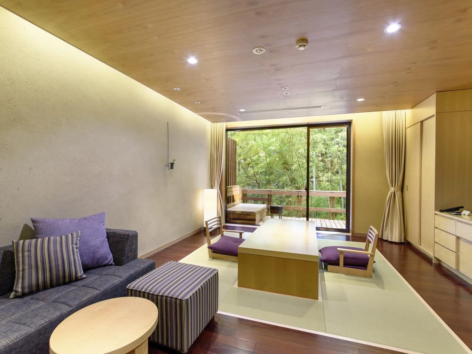 Seating area in Hakone Suishoen