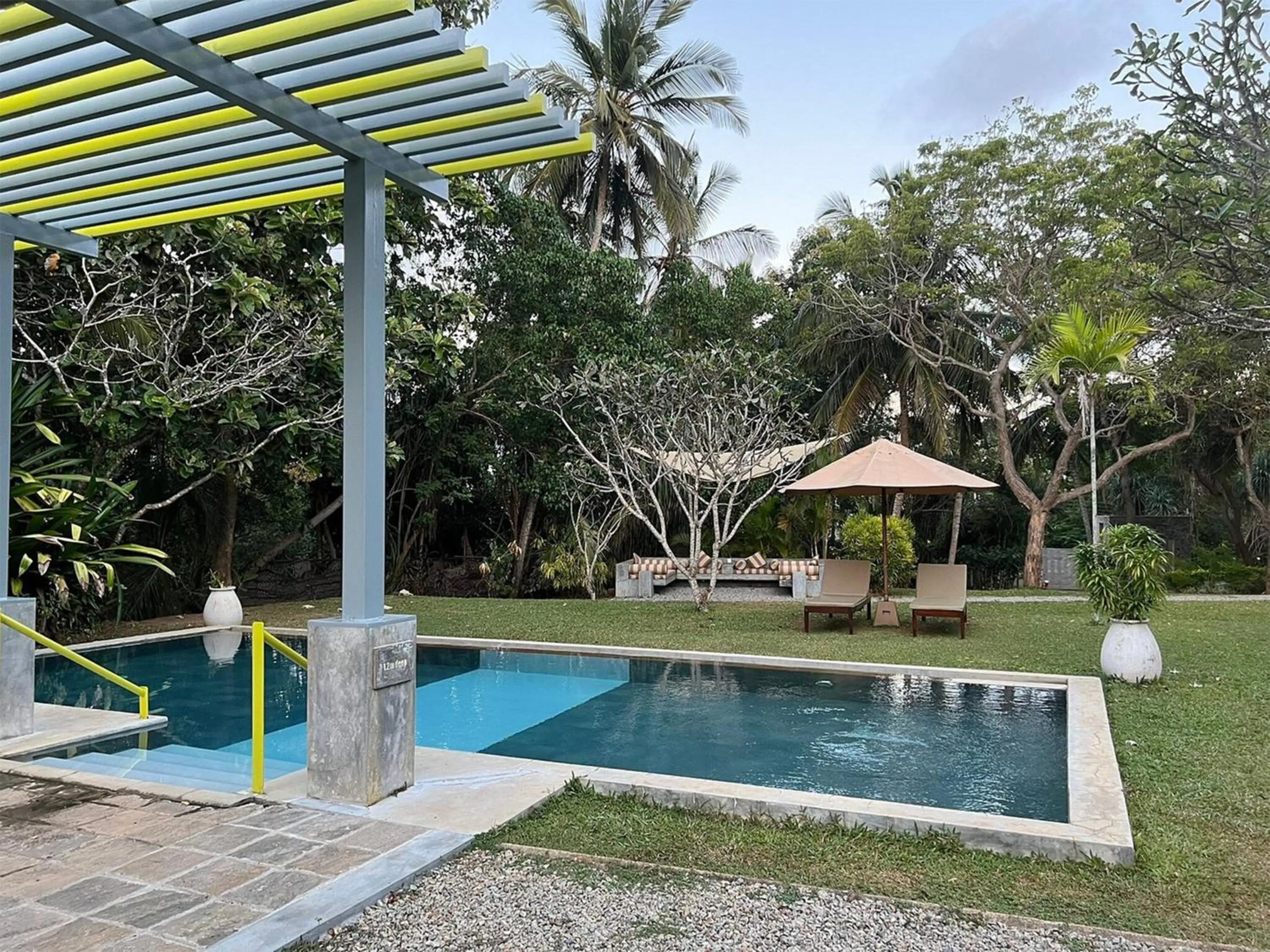 Swimming pool in Buckingham Place