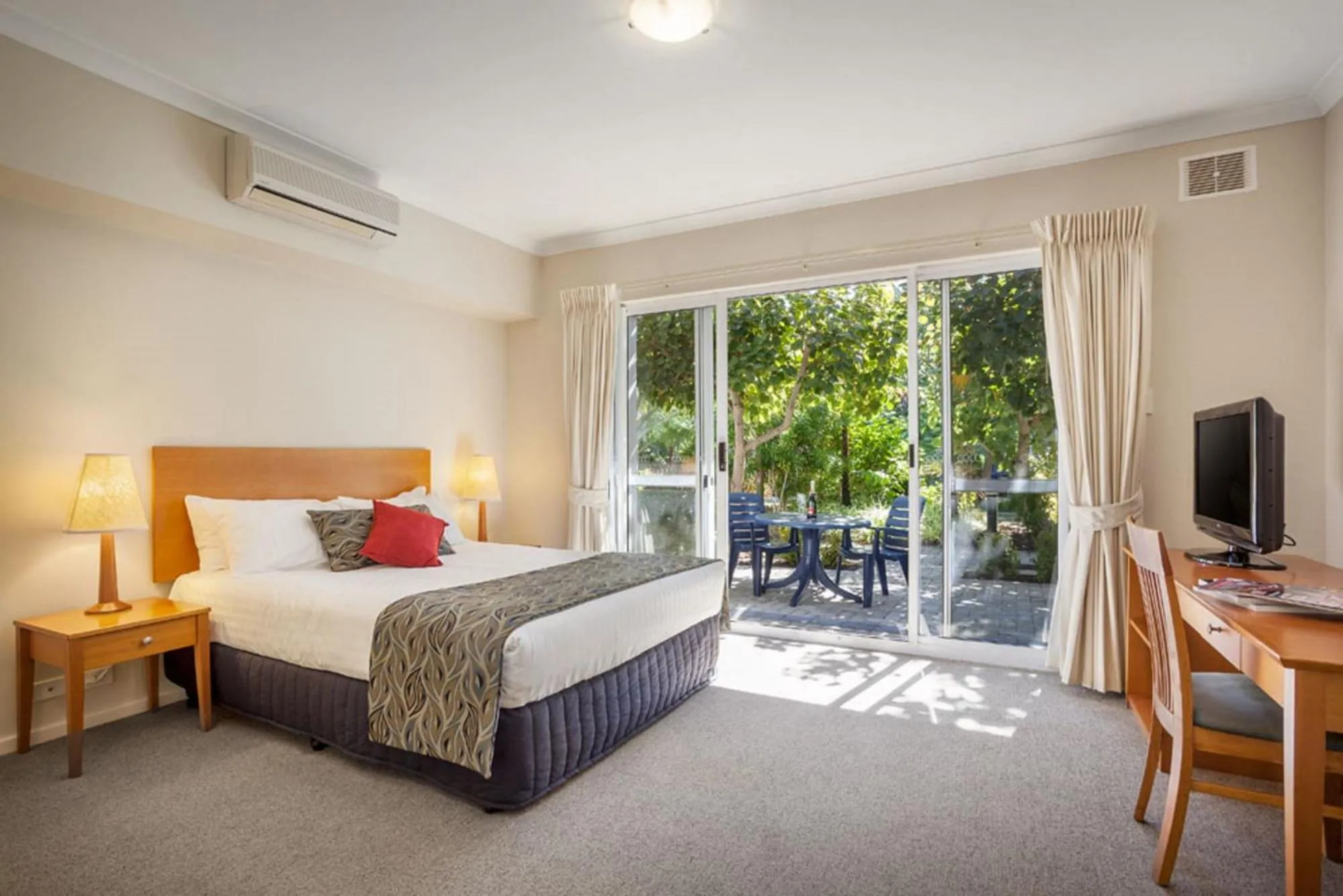 Bed in C Mandurah Apartment Resort