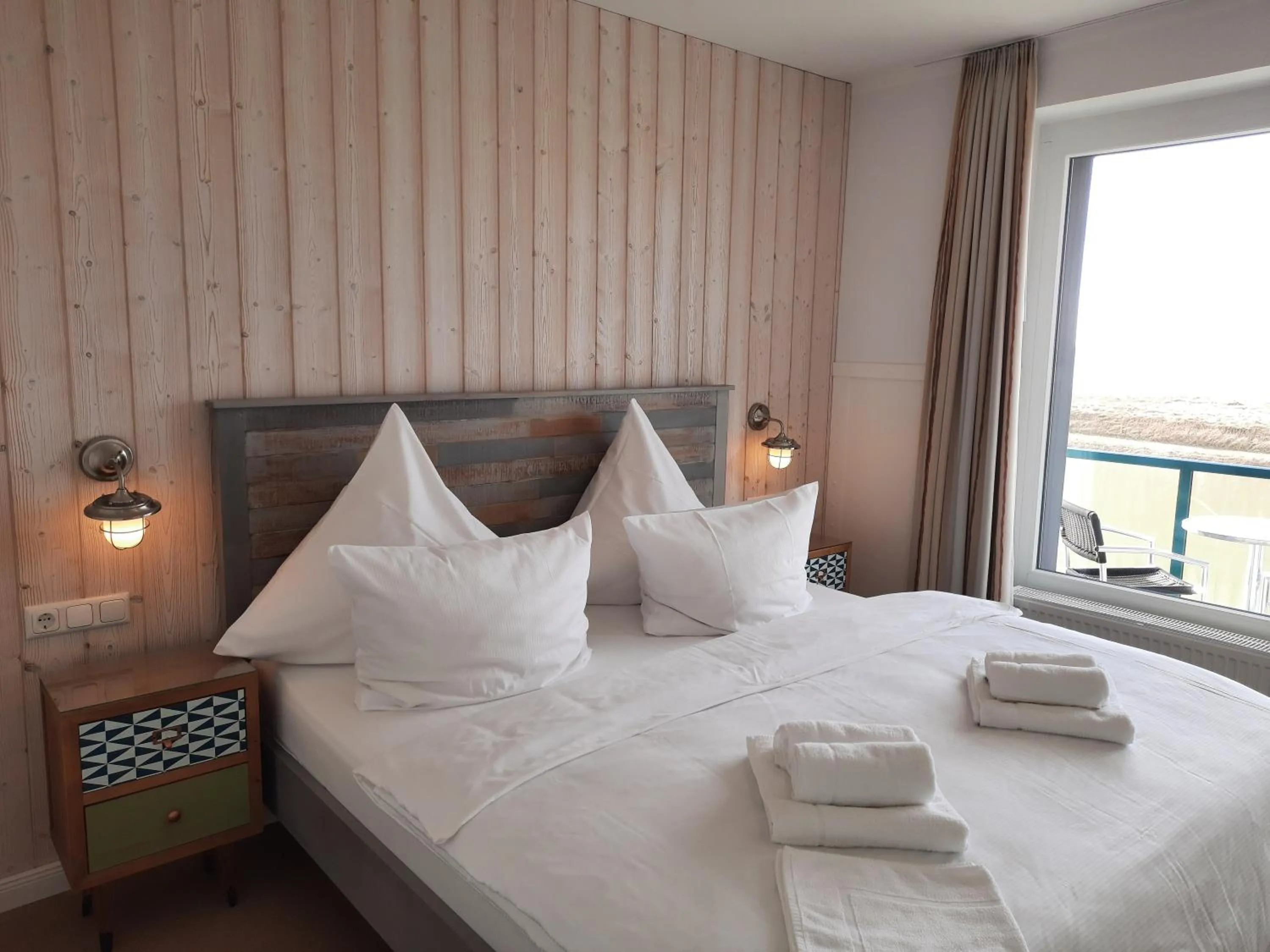 Photo of the whole room, Bed in Beachhotel Cuxhaven