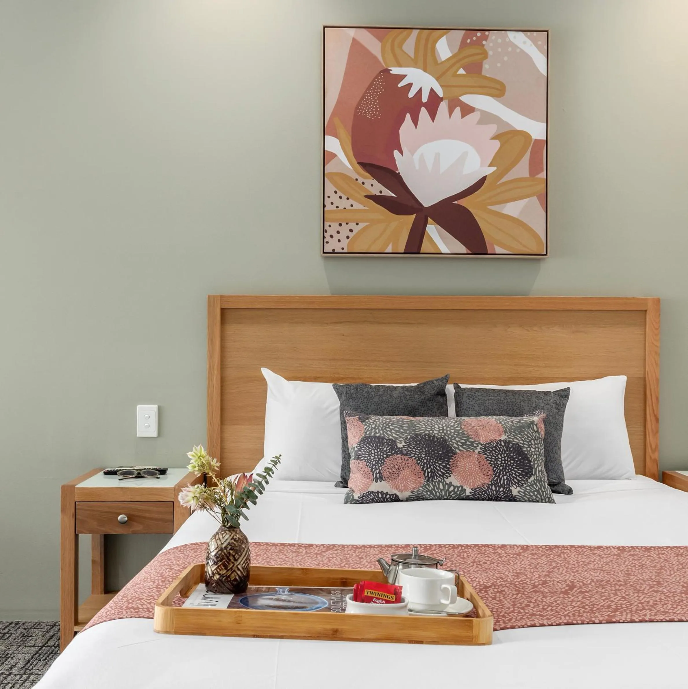 Bed in BEST WESTERN Geelong Motor Inn & Serviced Apartments