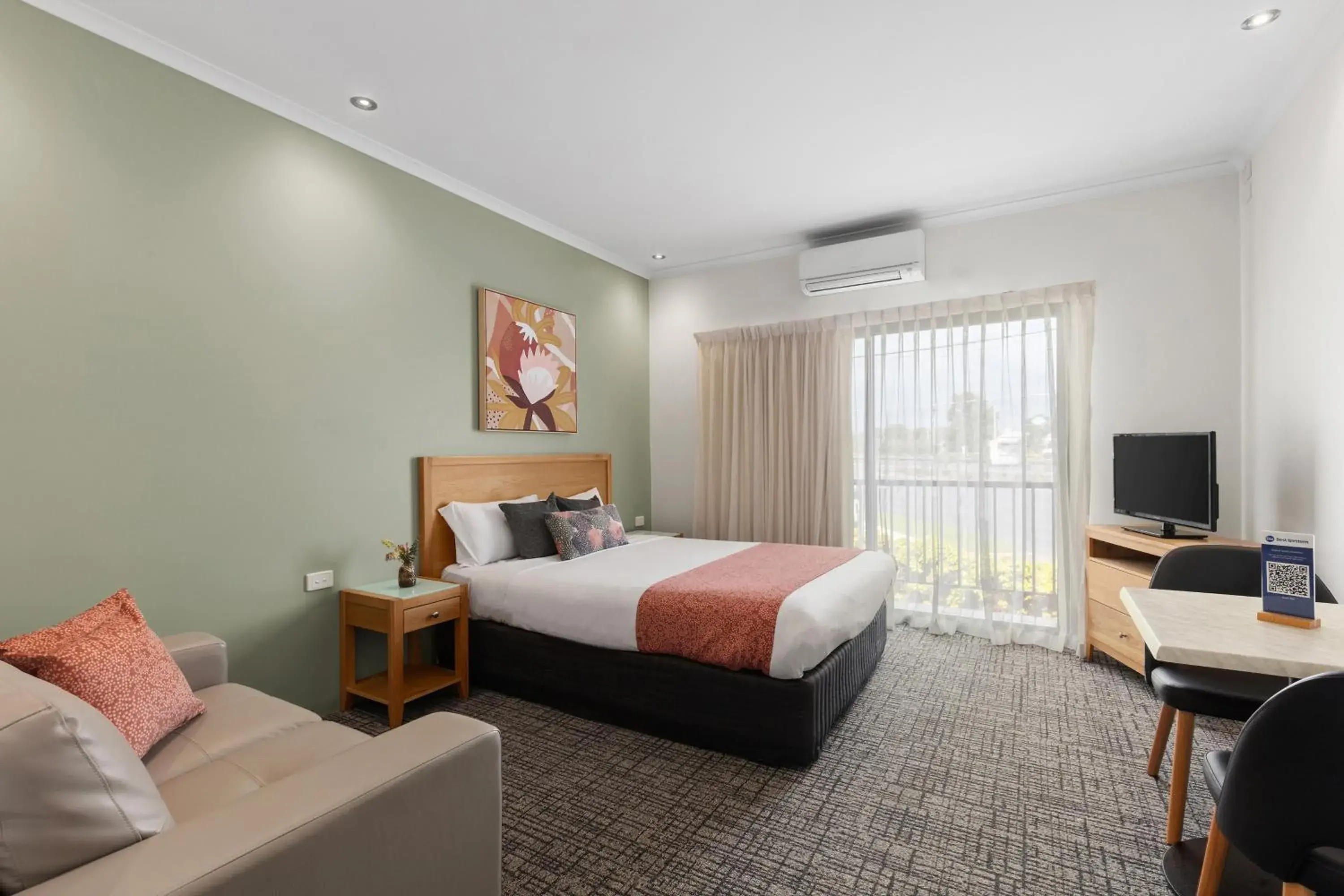 Standard Queen Room in BEST WESTERN Geelong Motor Inn & Serviced Apartments Standard Queen Room in BEST WESTERN Geelong Motor Inn & Serviced Apartments