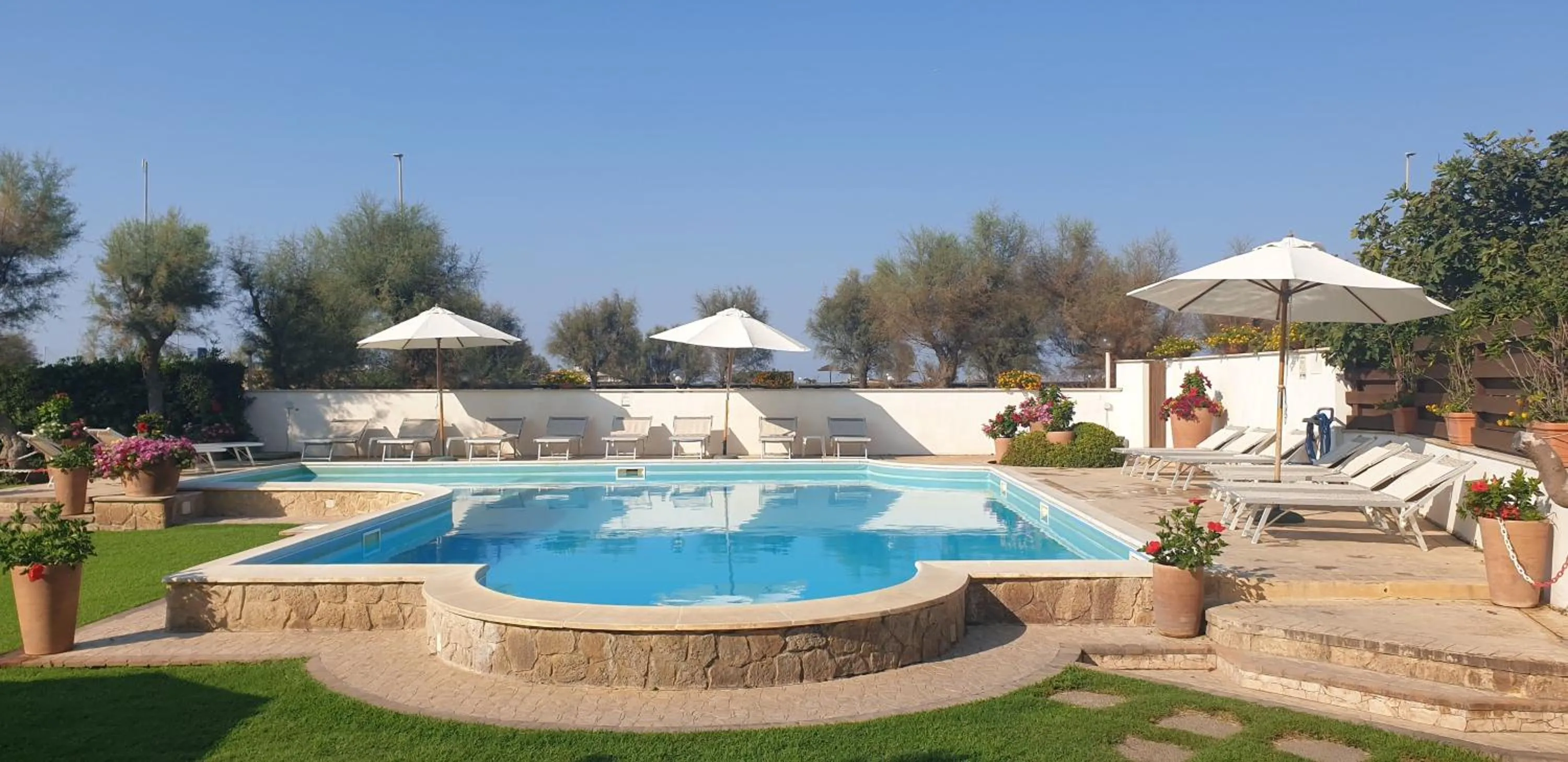 Swimming pool in Hotel Corallo