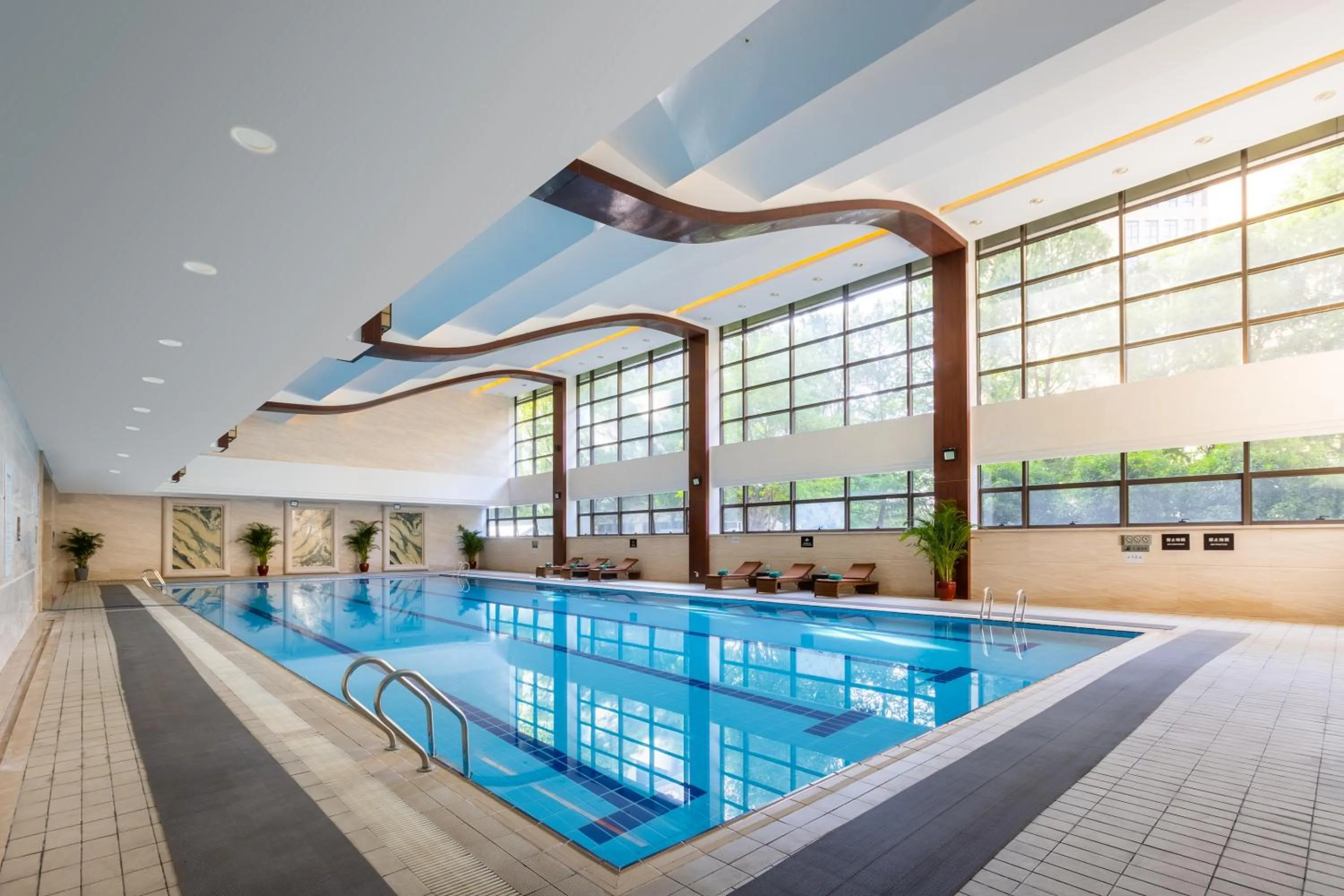 Swimming pool in Millennium Hotel Wuxi