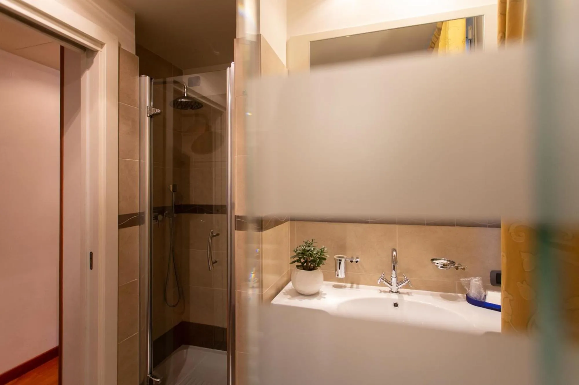 Shower in Casaalbergo La Rocca