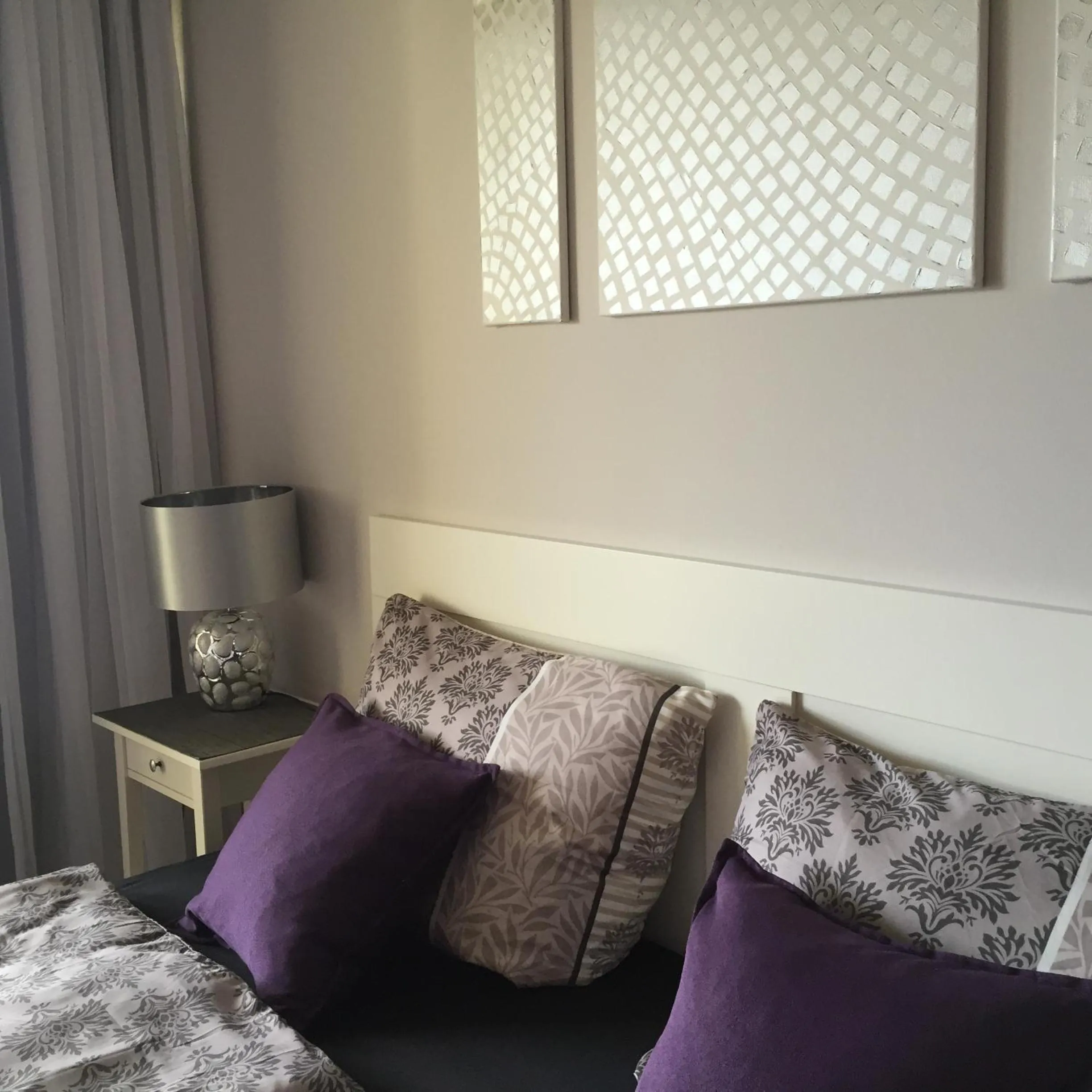 Bed in Apartments Seeblick mit Anbindung an ein 4-Sterne-Hotel