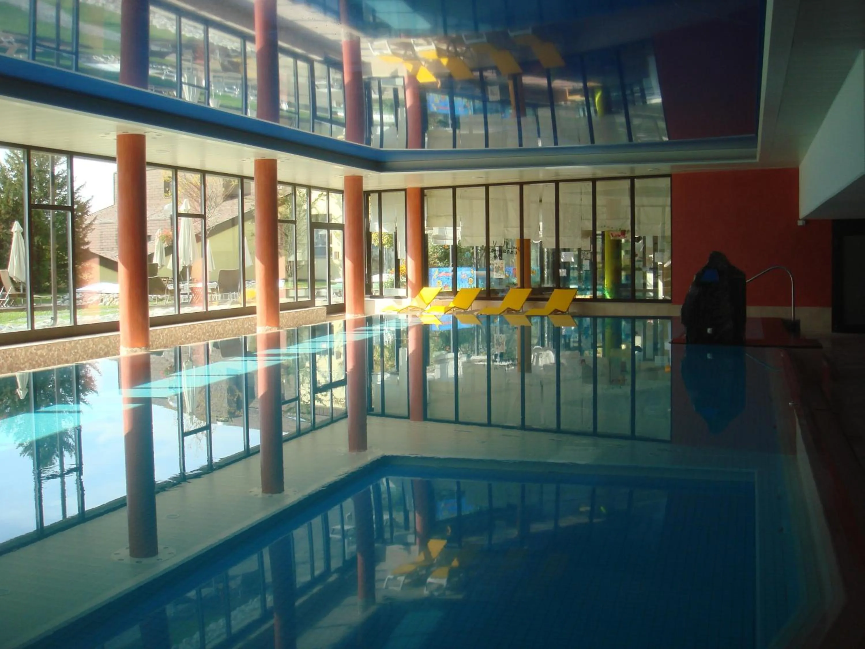 Swimming pool in Apartments Seeblick mit Anbindung an ein 4-Sterne-Hotel