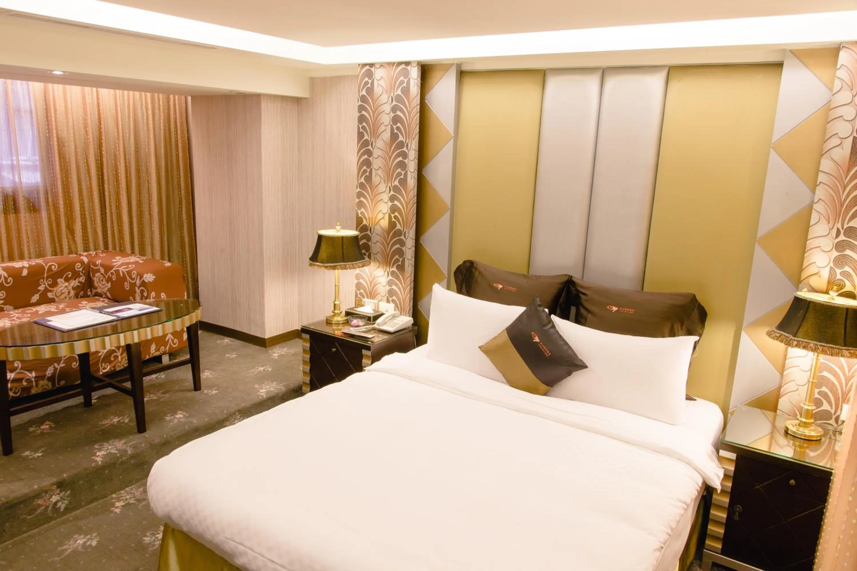 Bed in Taipei Lotty Hotel