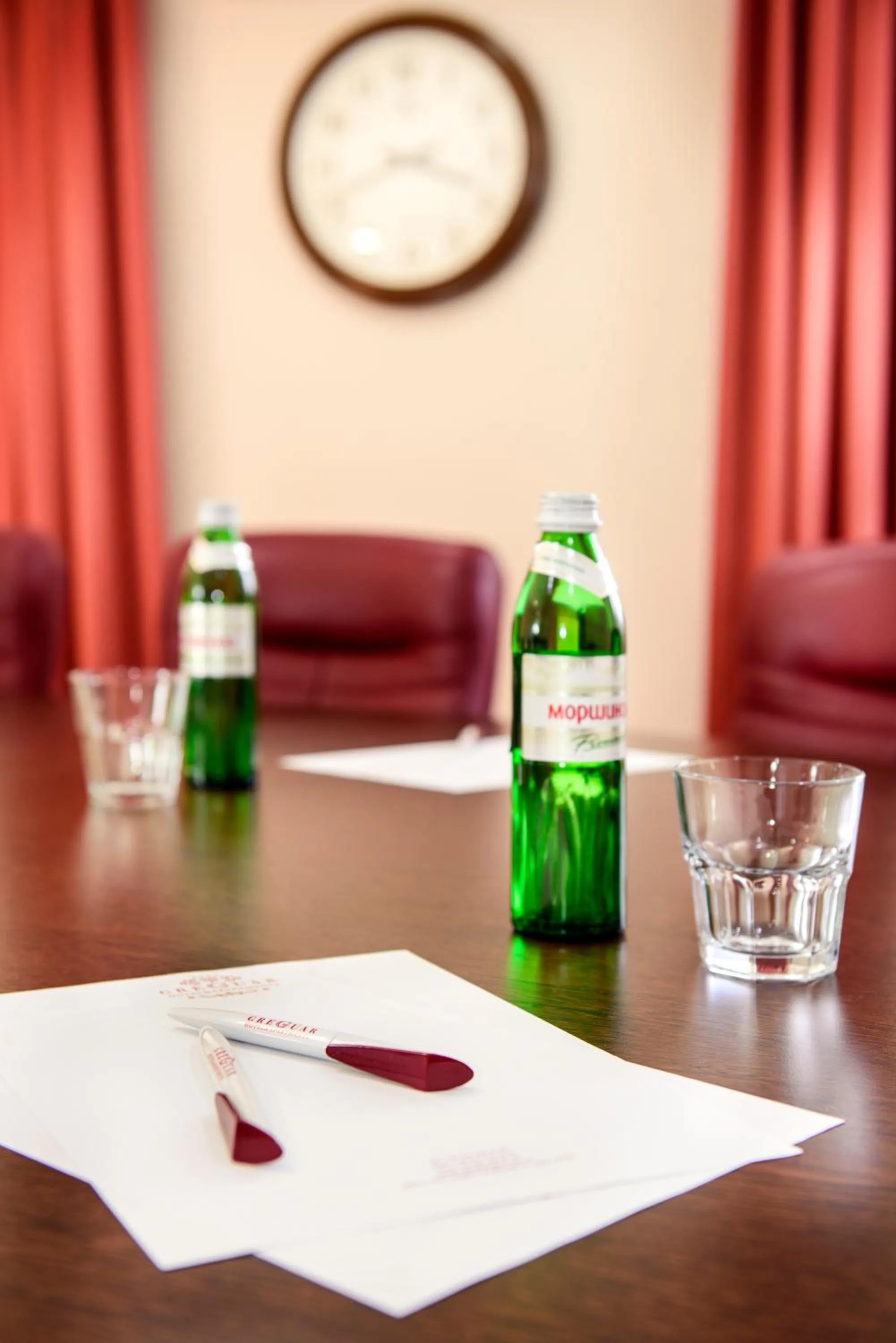 Communal lounge/ TV room in Greguar Hotel by UHM