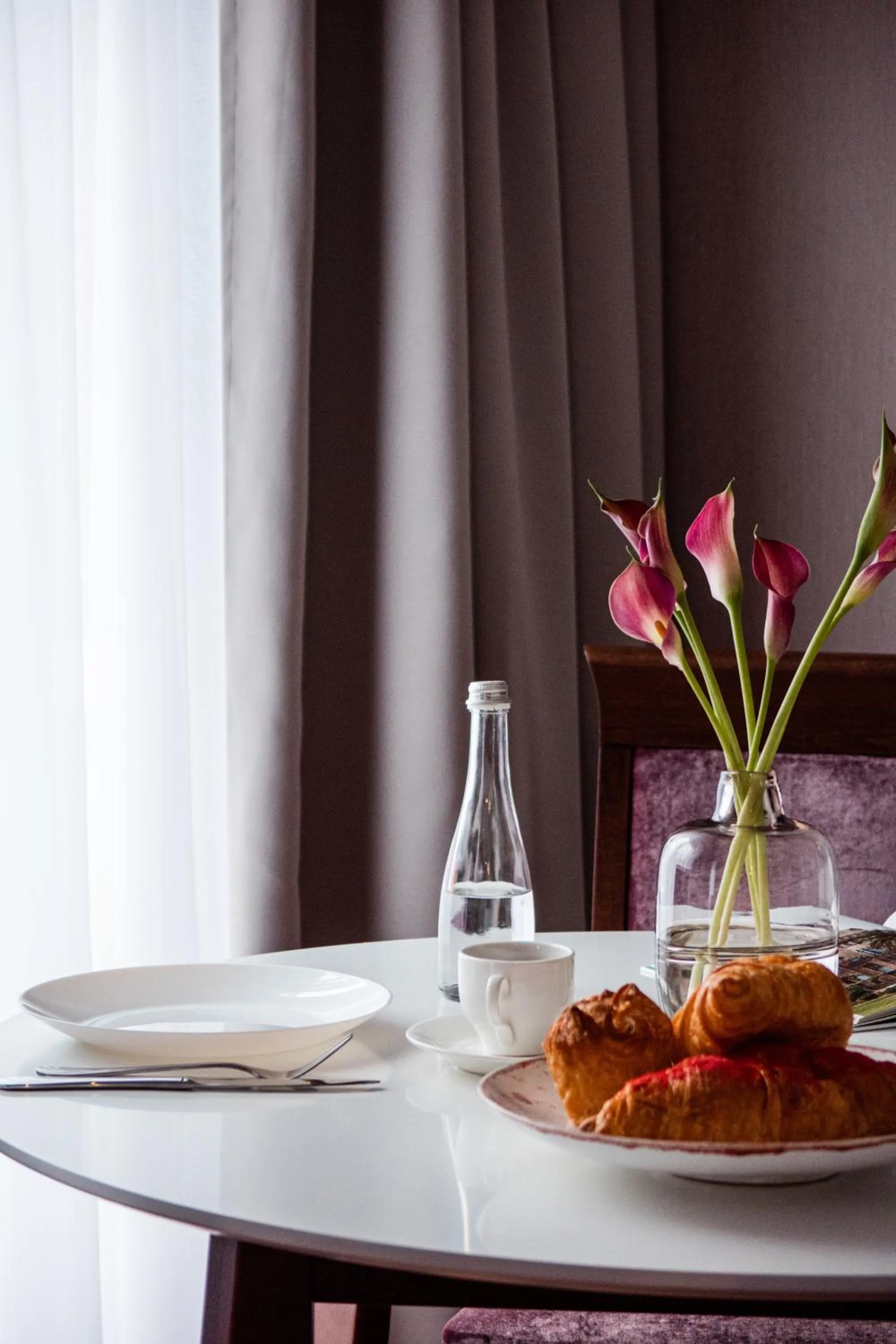 Food and drinks in Greguar Hotel by UHM