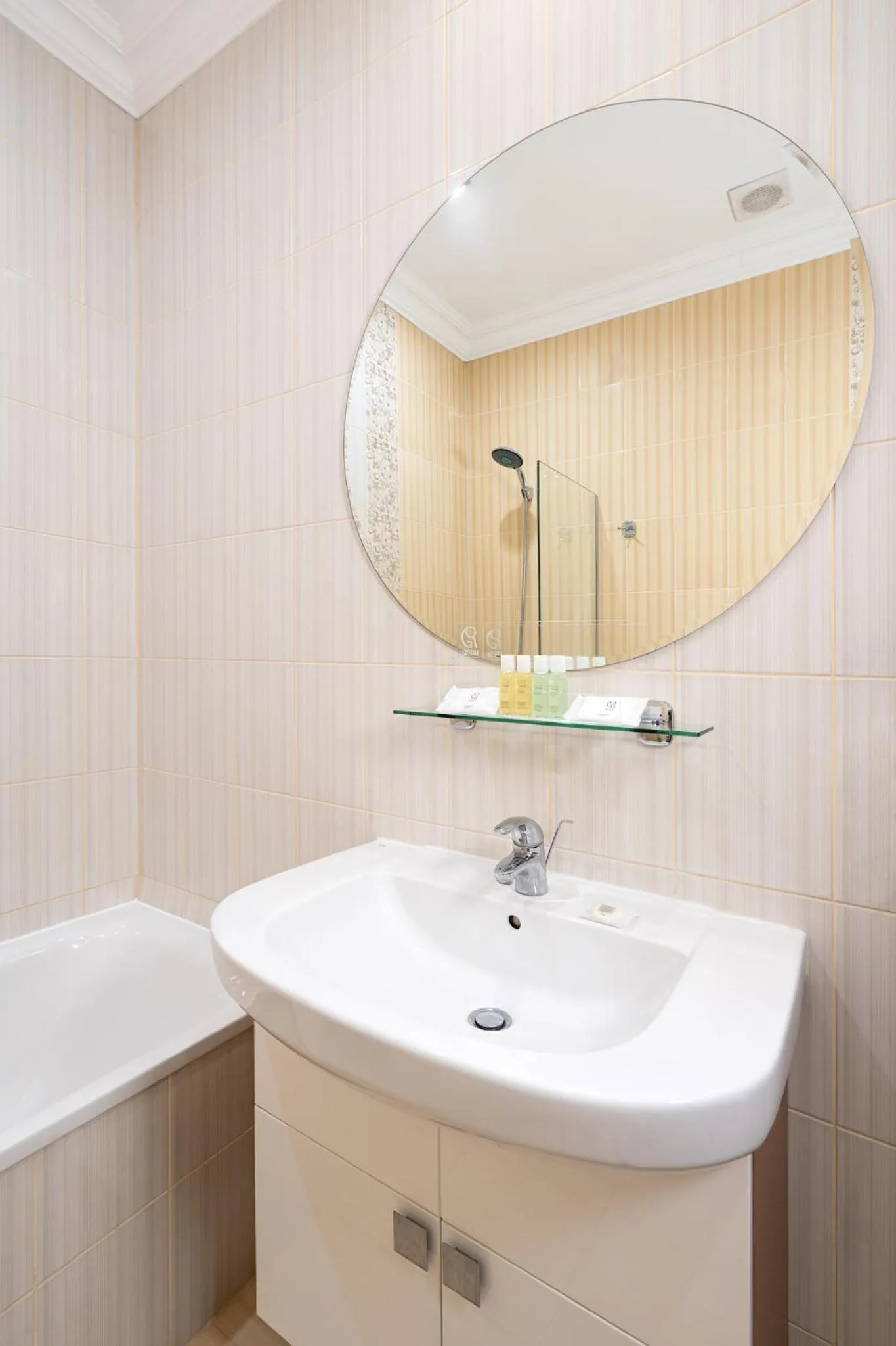 Bathroom in Greguar Hotel by UHM