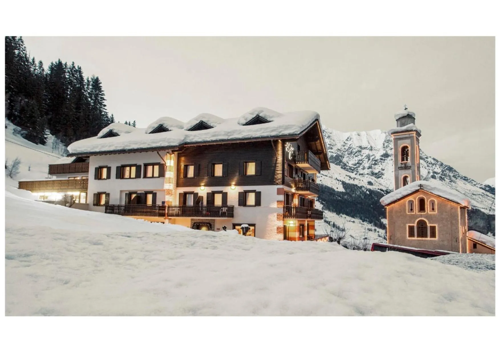 Property building in Hotel Cardo