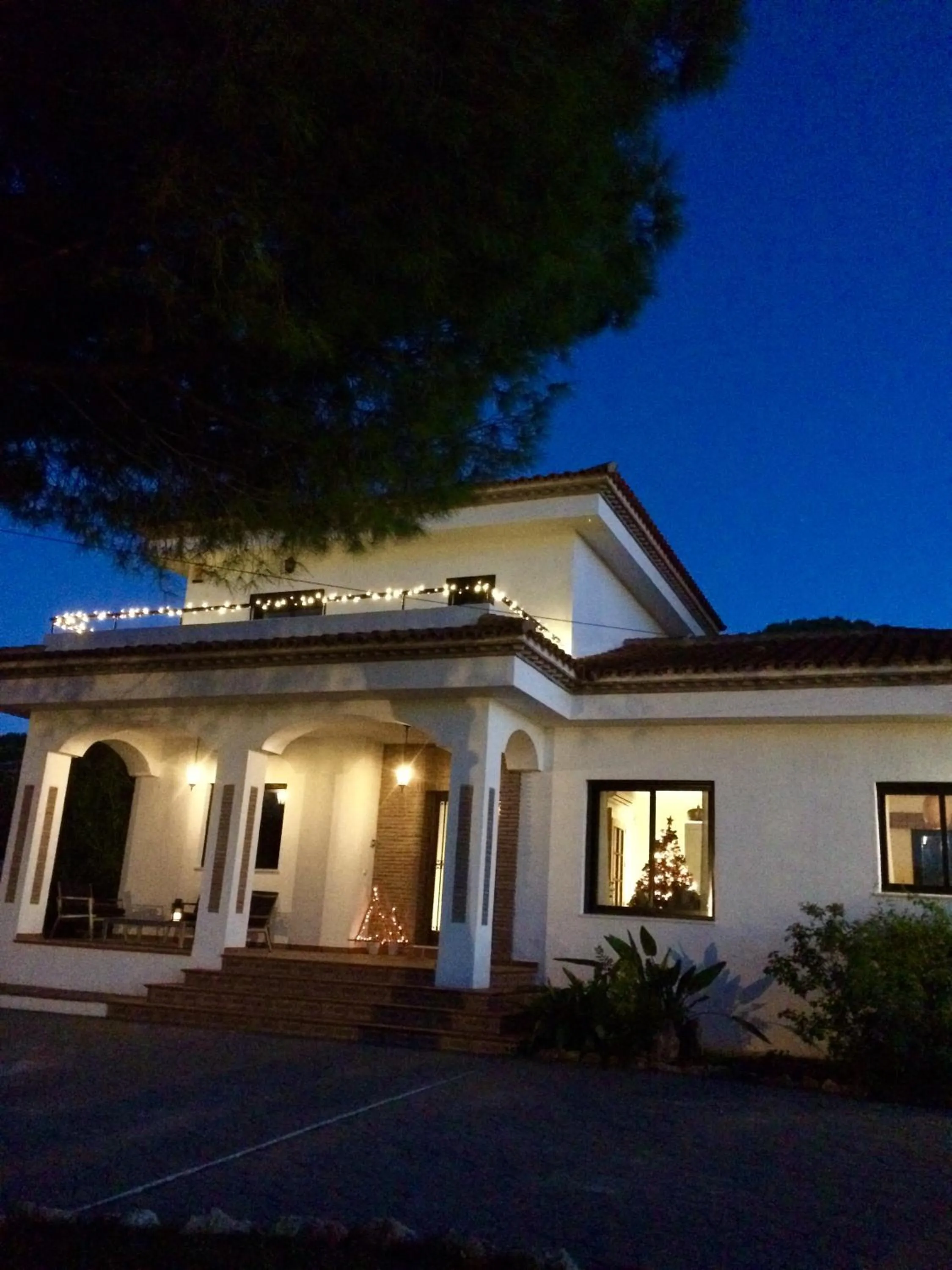 Facade/entrance in B&B Villa Pinos Málaga