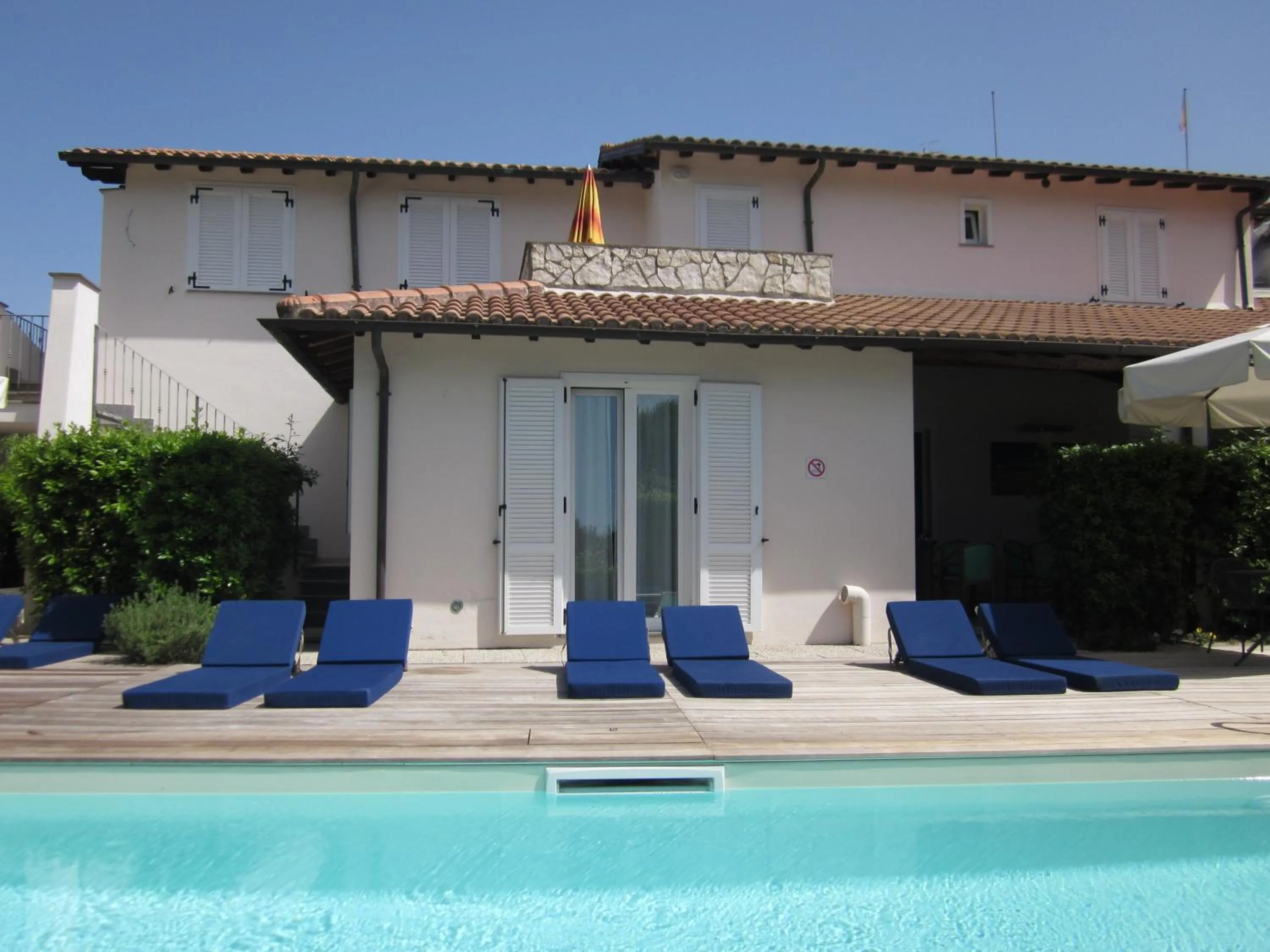 Pool view in Hotel Villa Smeraldo