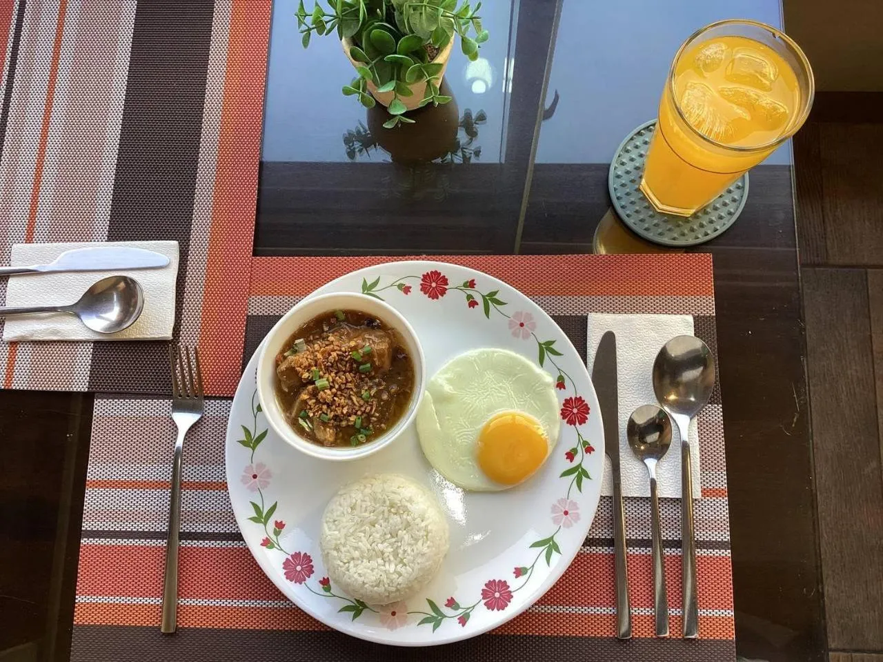 Food and drinks in 1775 Adriatico Suites