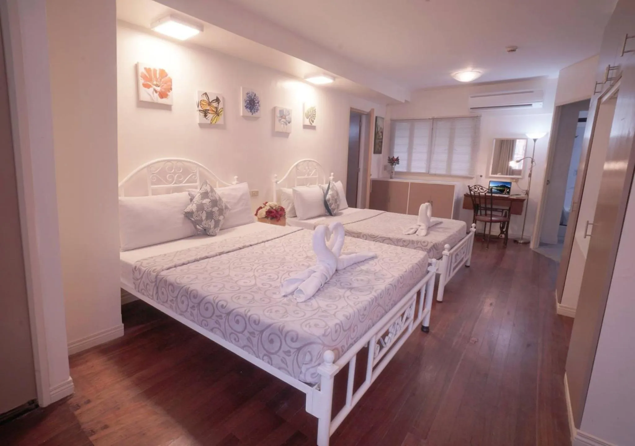 Bed in 1775 Adriatico Suites