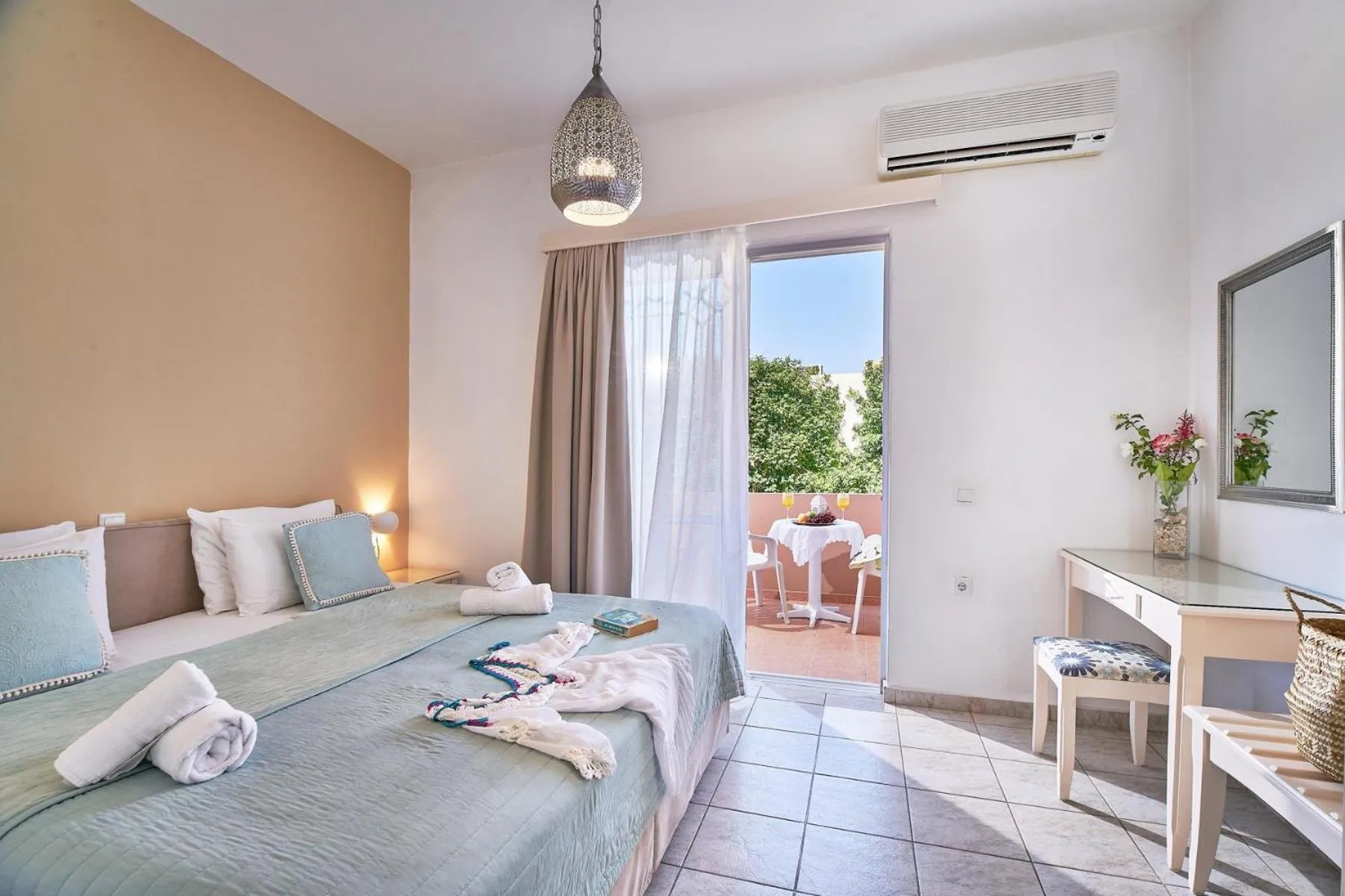 Bed in Solon Apartments