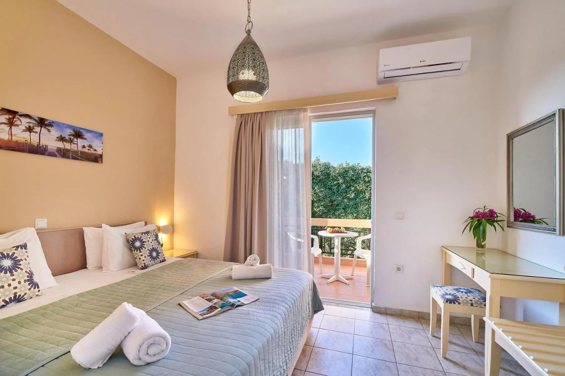 Bed in Solon Apartments