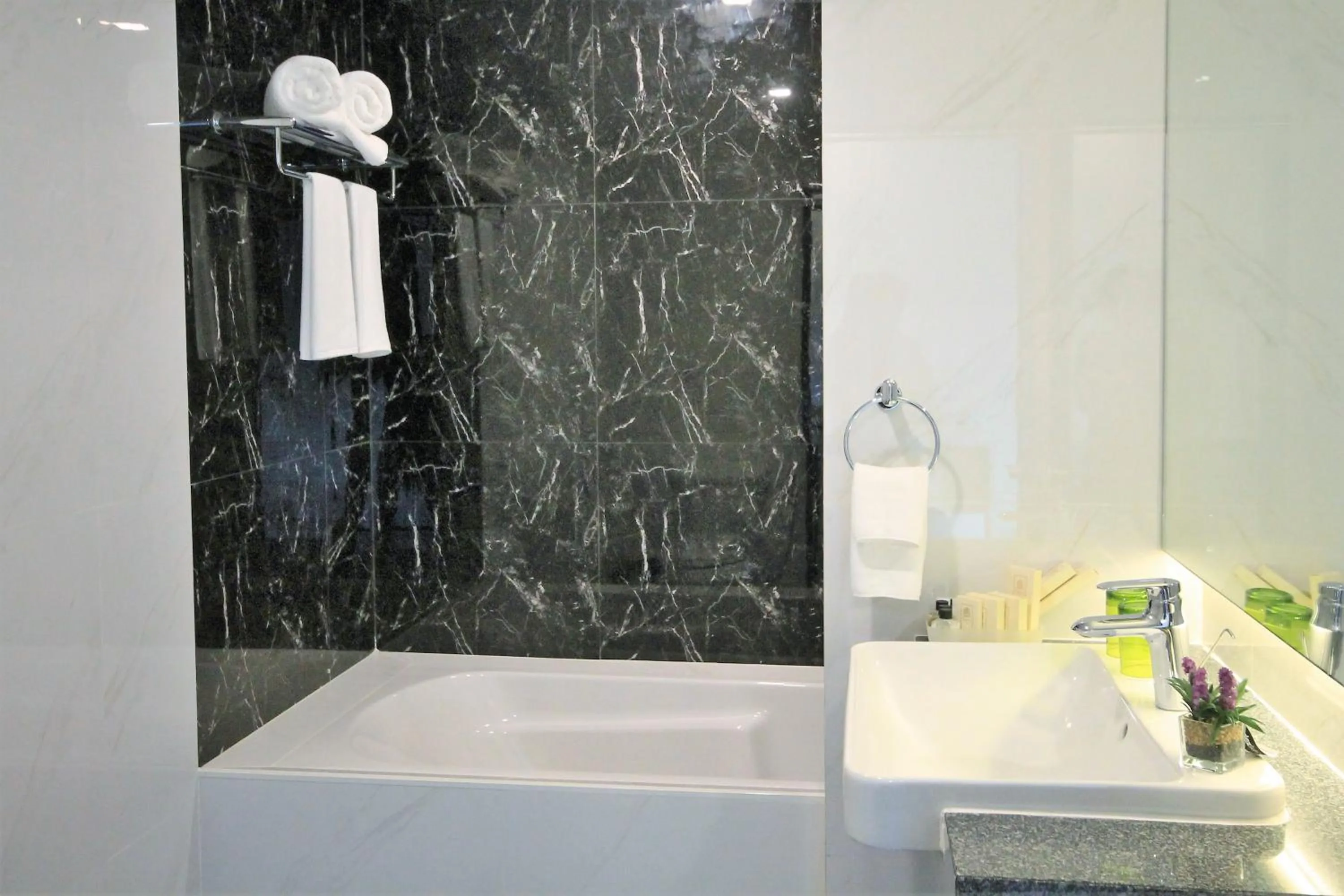 Shower in LawinTa Hotel Pattaya