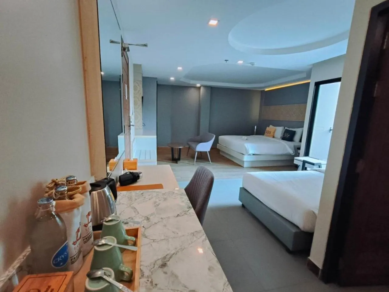 Bedroom, Bed in LawinTa Hotel Pattaya