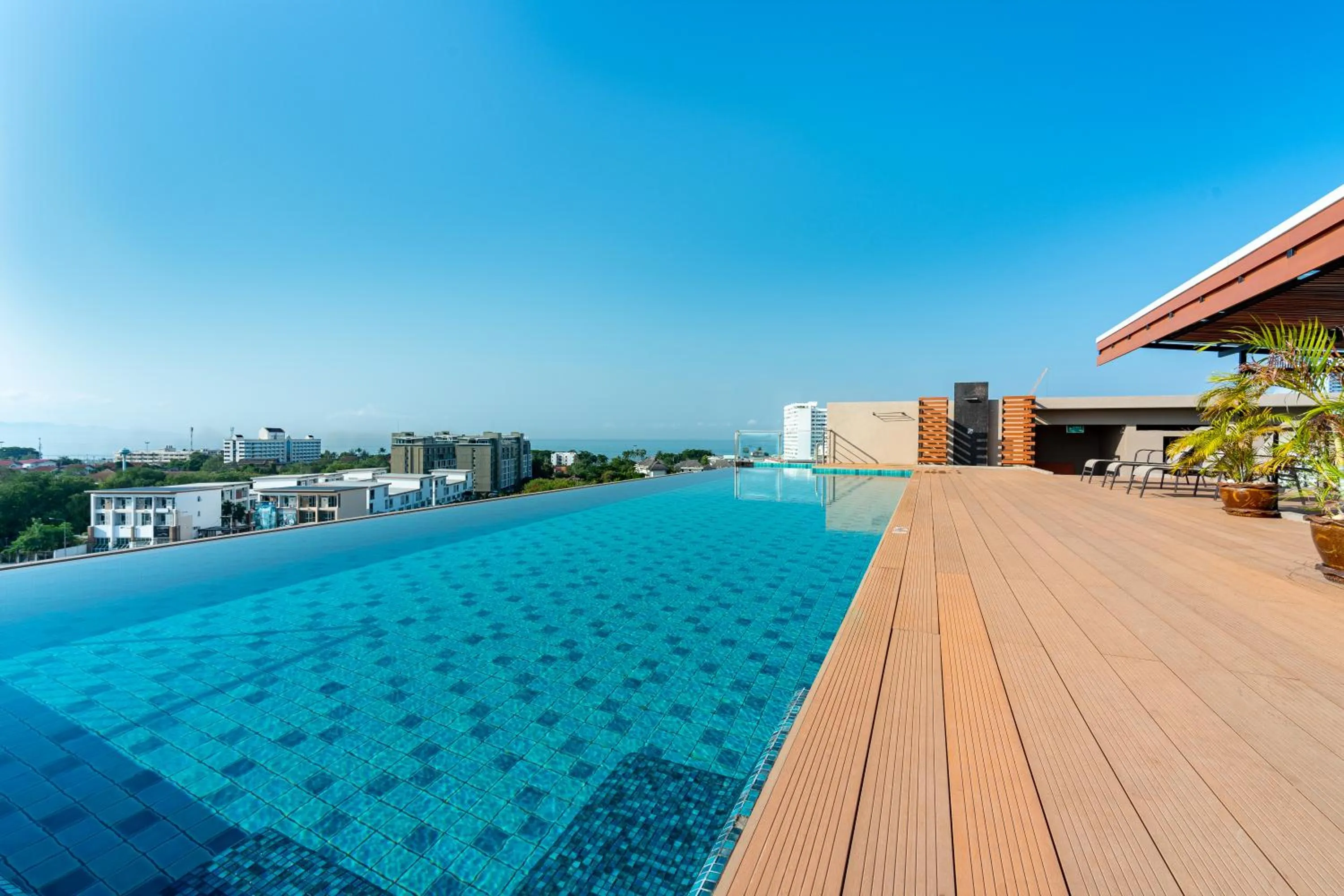 Pool view in LawinTa Hotel Pattaya