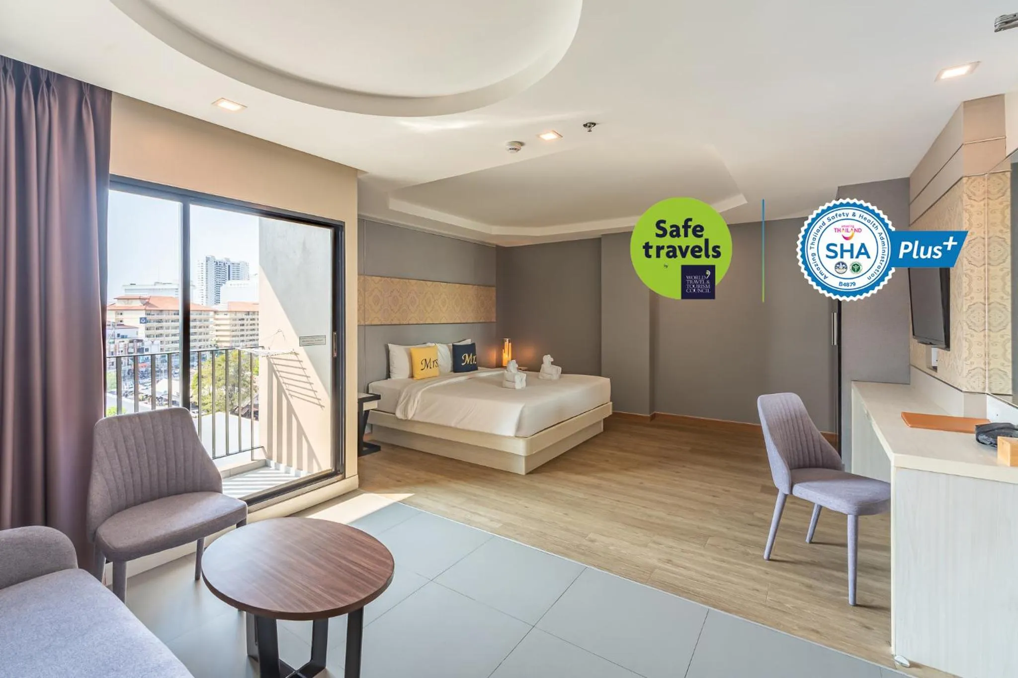 Bed in LawinTa Hotel Pattaya