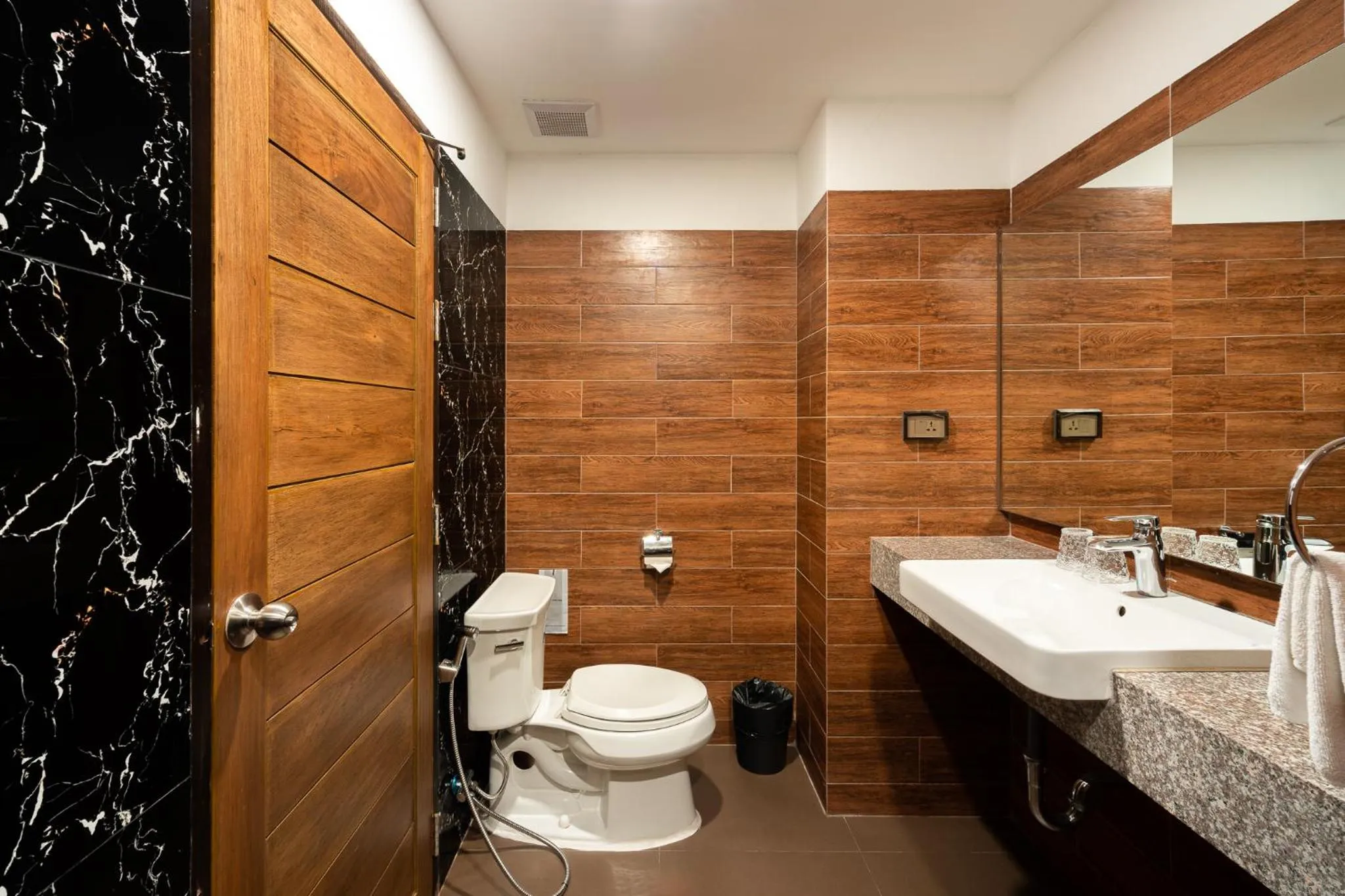 Toilet in LawinTa Hotel Pattaya