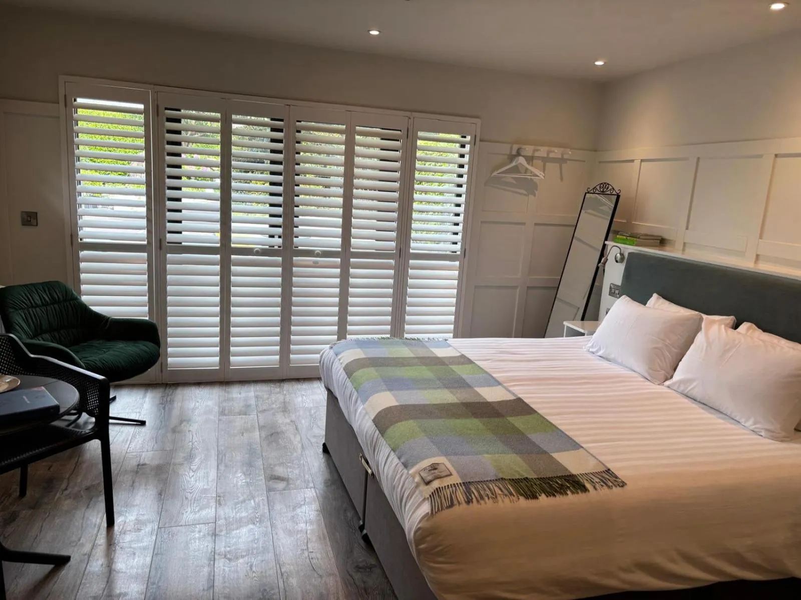 Bed in Quinlan & Cooke Boutique Townhouse and QCs Seafood Restaurant
