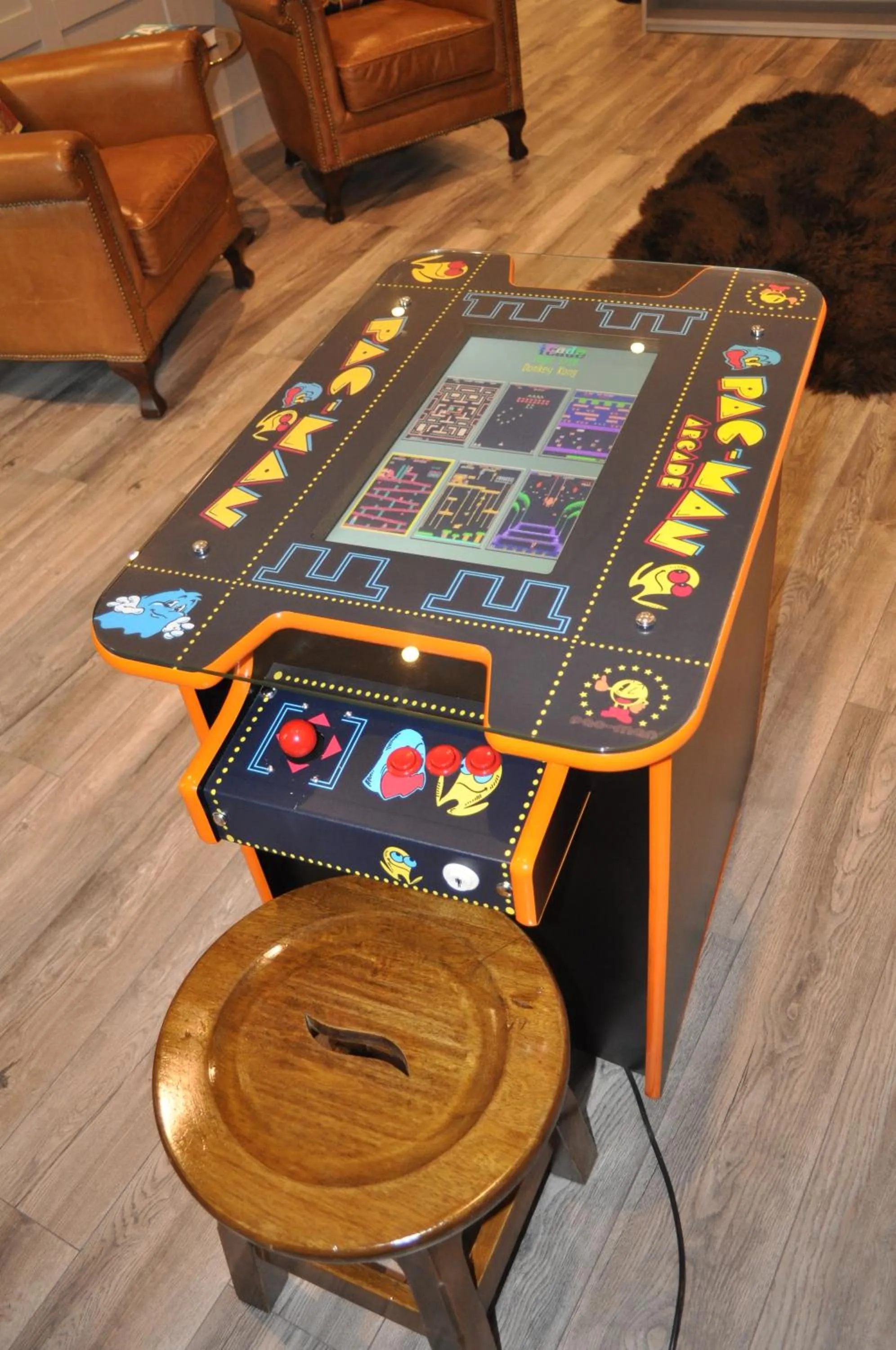 TV and multimedia in Quinlan & Cooke Boutique Townhouse and QCs Seafood Restaurant