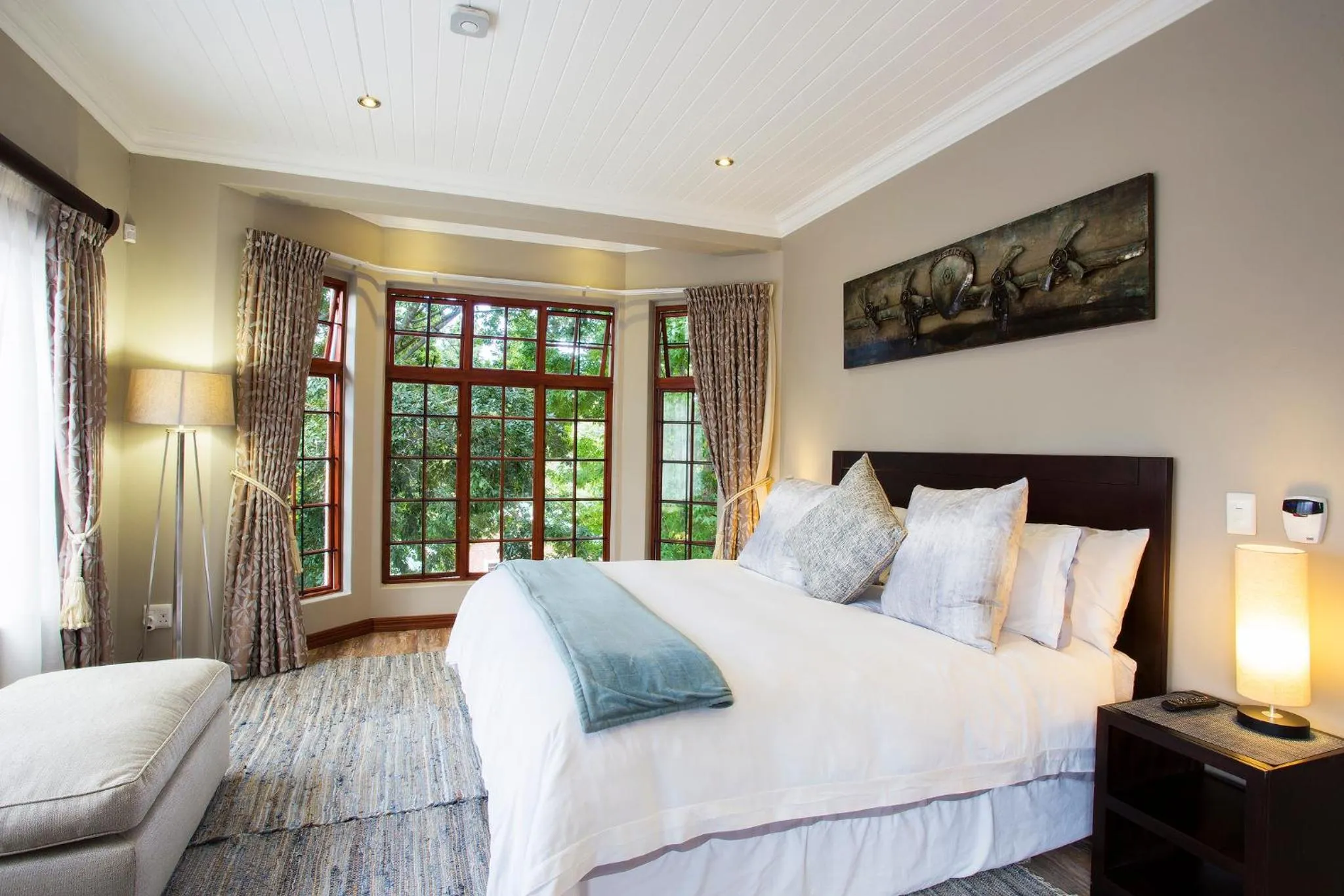 Photo of the whole room, Bed in The Browns' Luxury Suites & Cottage