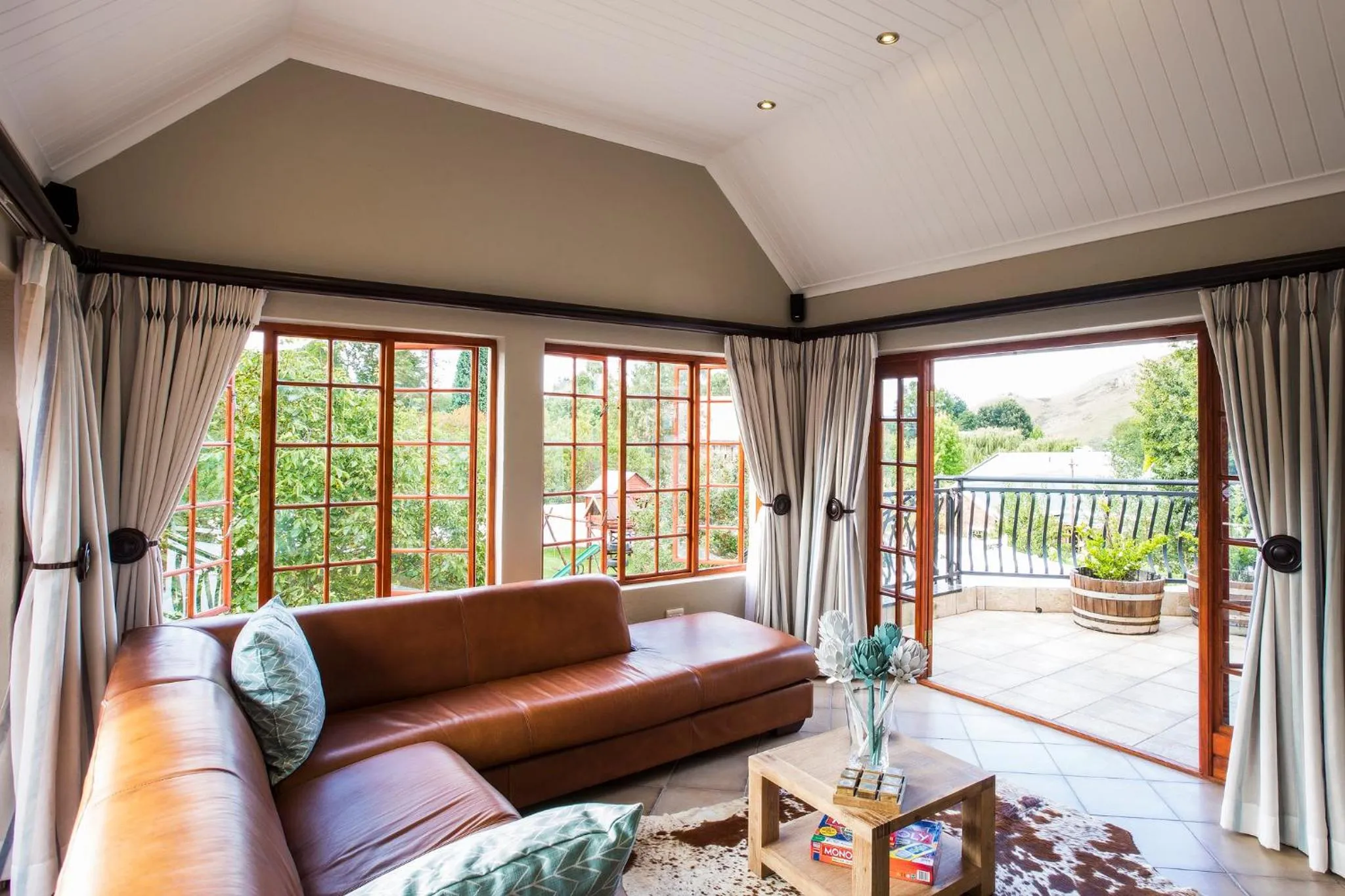 Living room in The Browns' Luxury Suites & Cottage