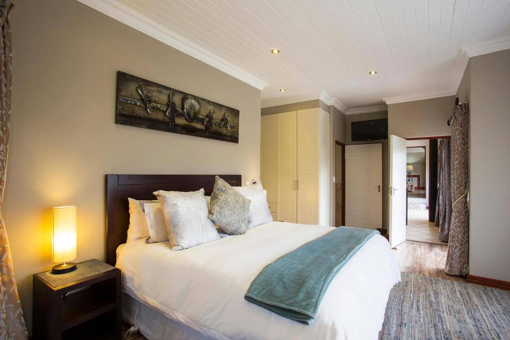 Photo of the whole room, Bed in The Browns' Luxury Suites & Cottage