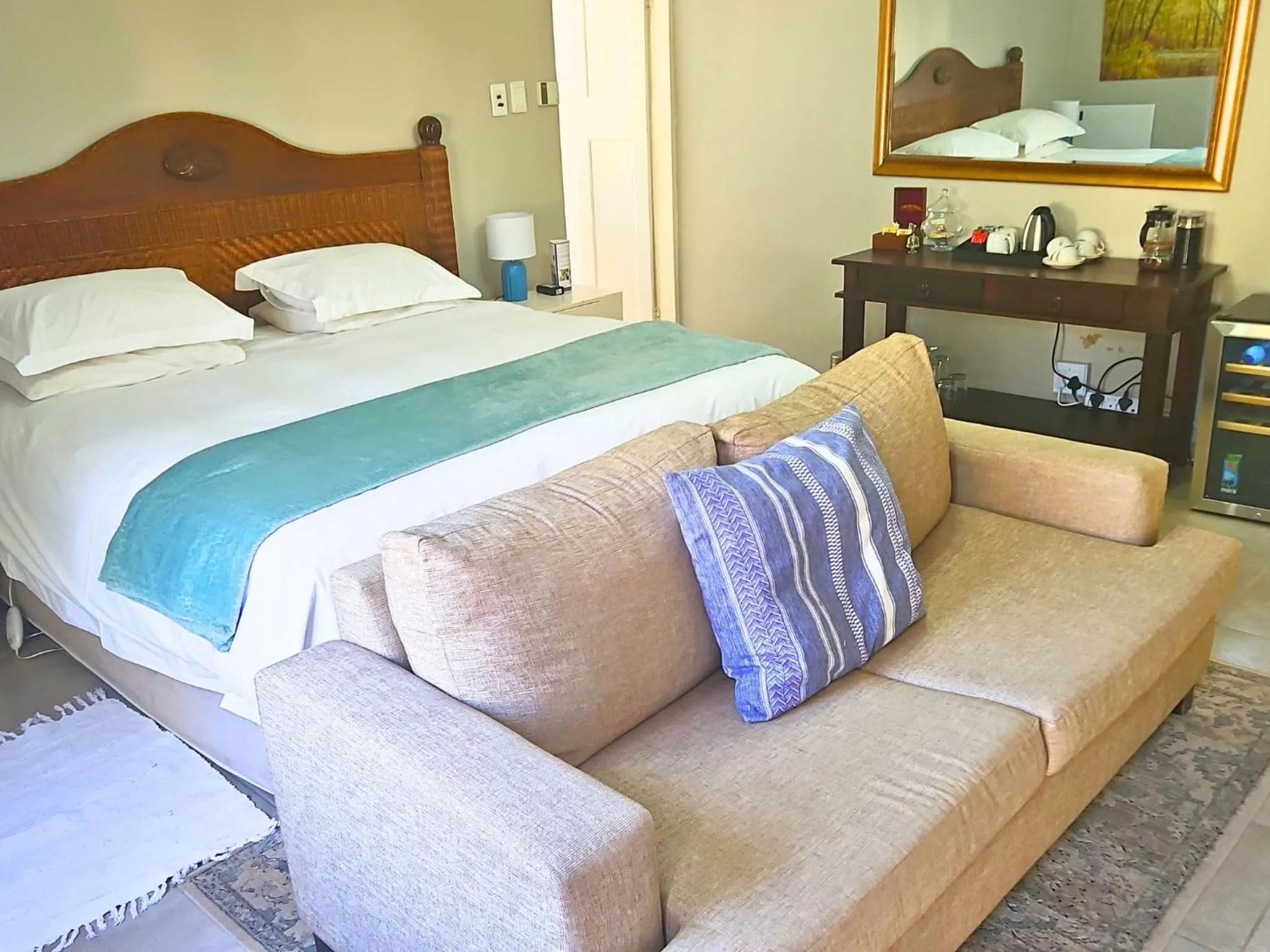 Bed in The Browns' Luxury Suites & Cottage