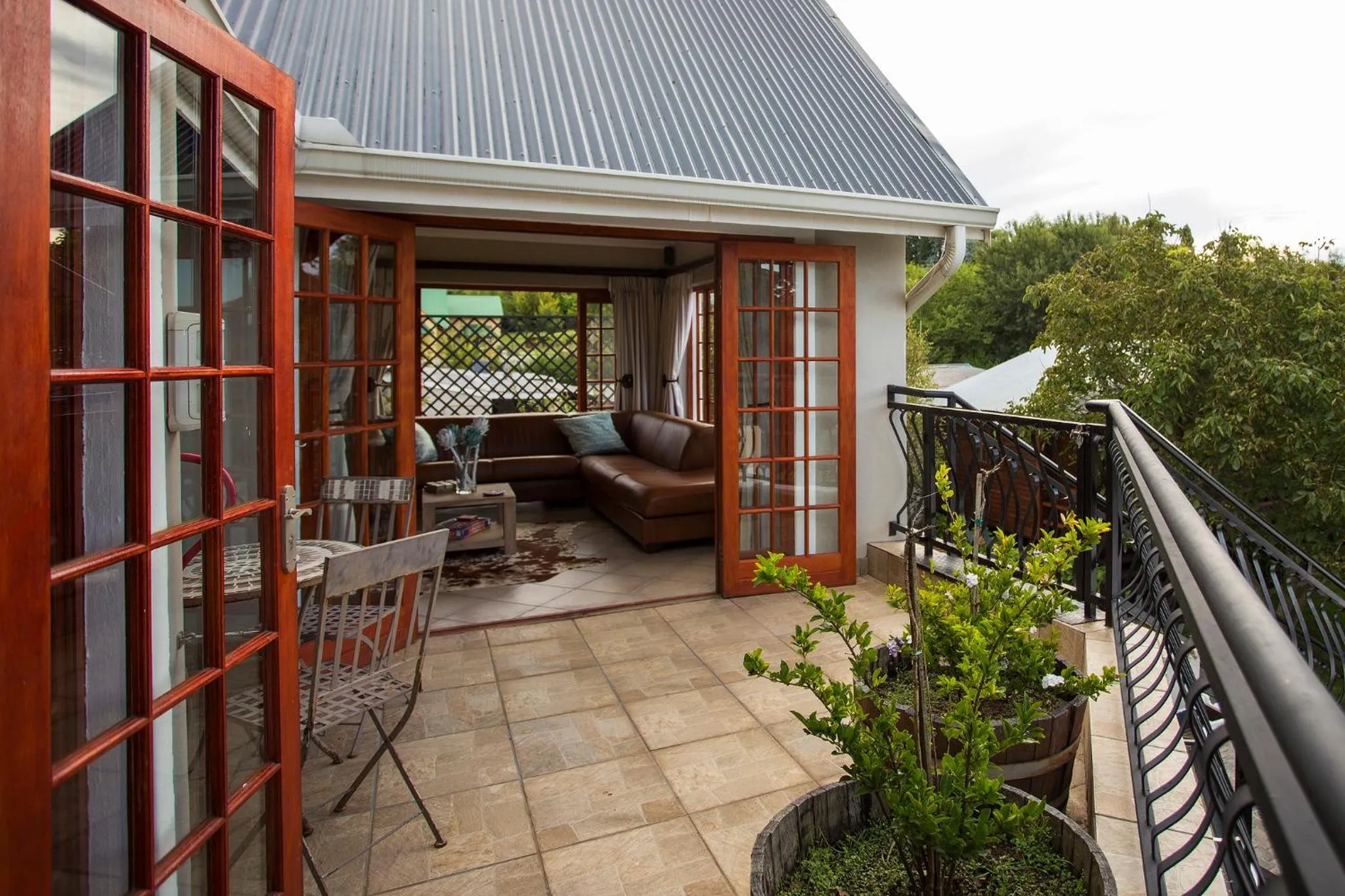 Facade/entrance in The Browns' Luxury Suites & Cottage