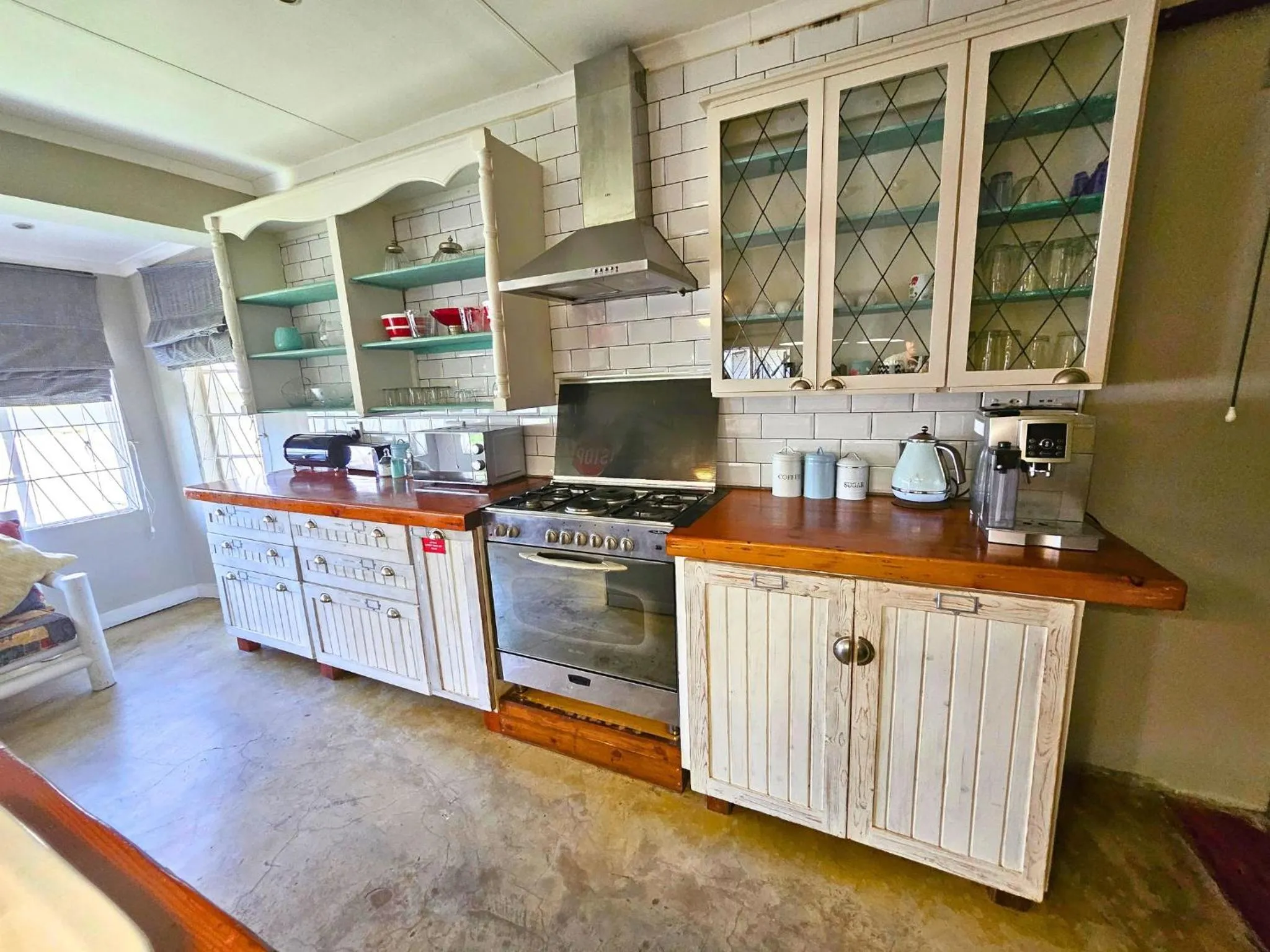 oven in The Browns' Luxury Suites & Cottage