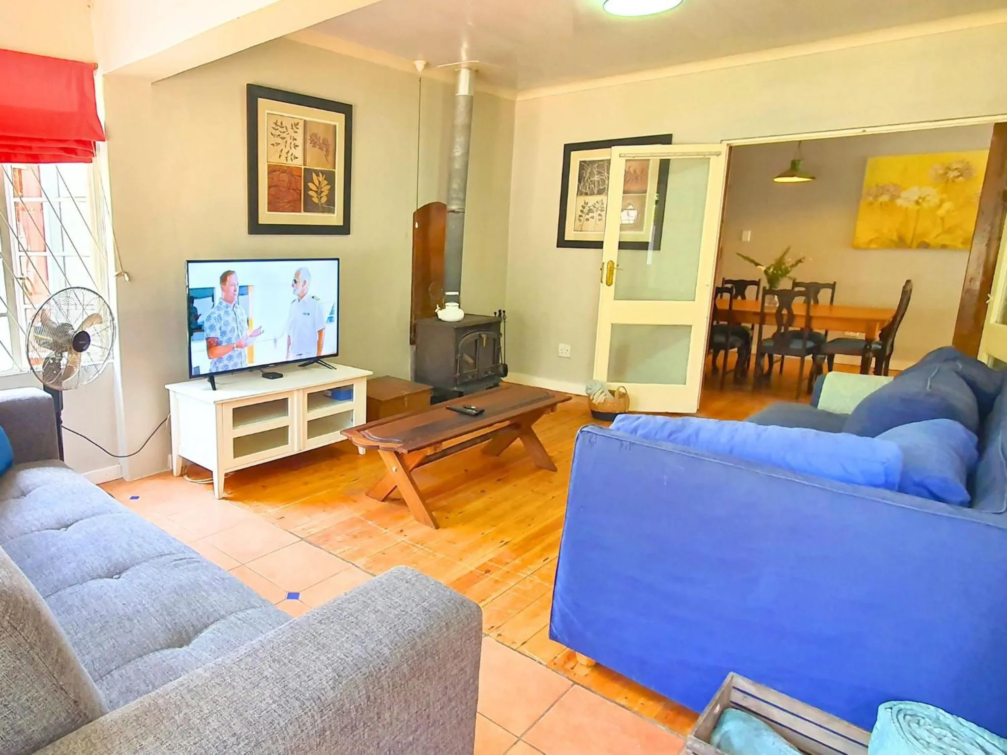 Communal lounge/ TV room in The Browns' Luxury Suites & Cottage